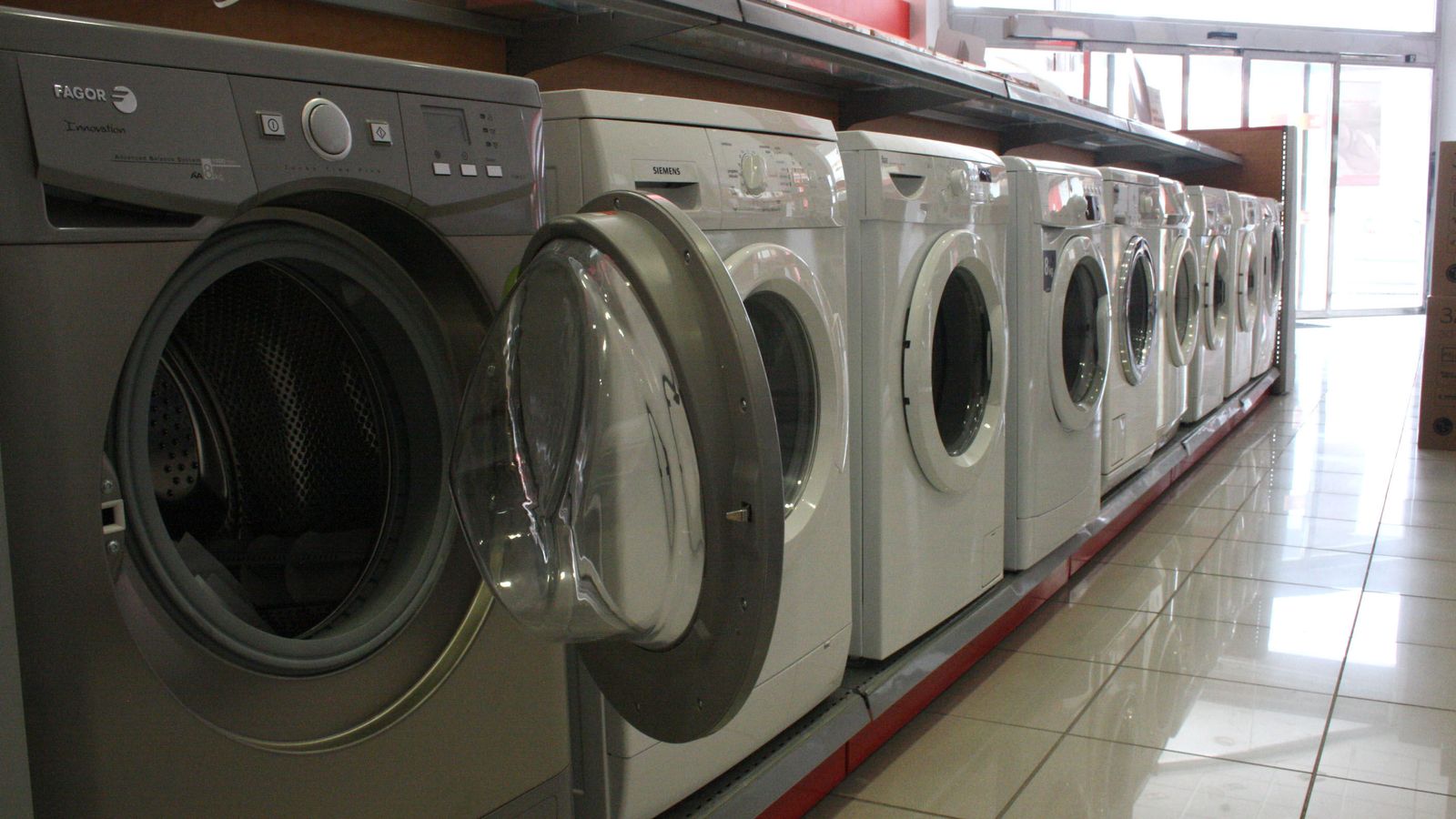 Lavadoras en una tienda de electrodomésticos.
