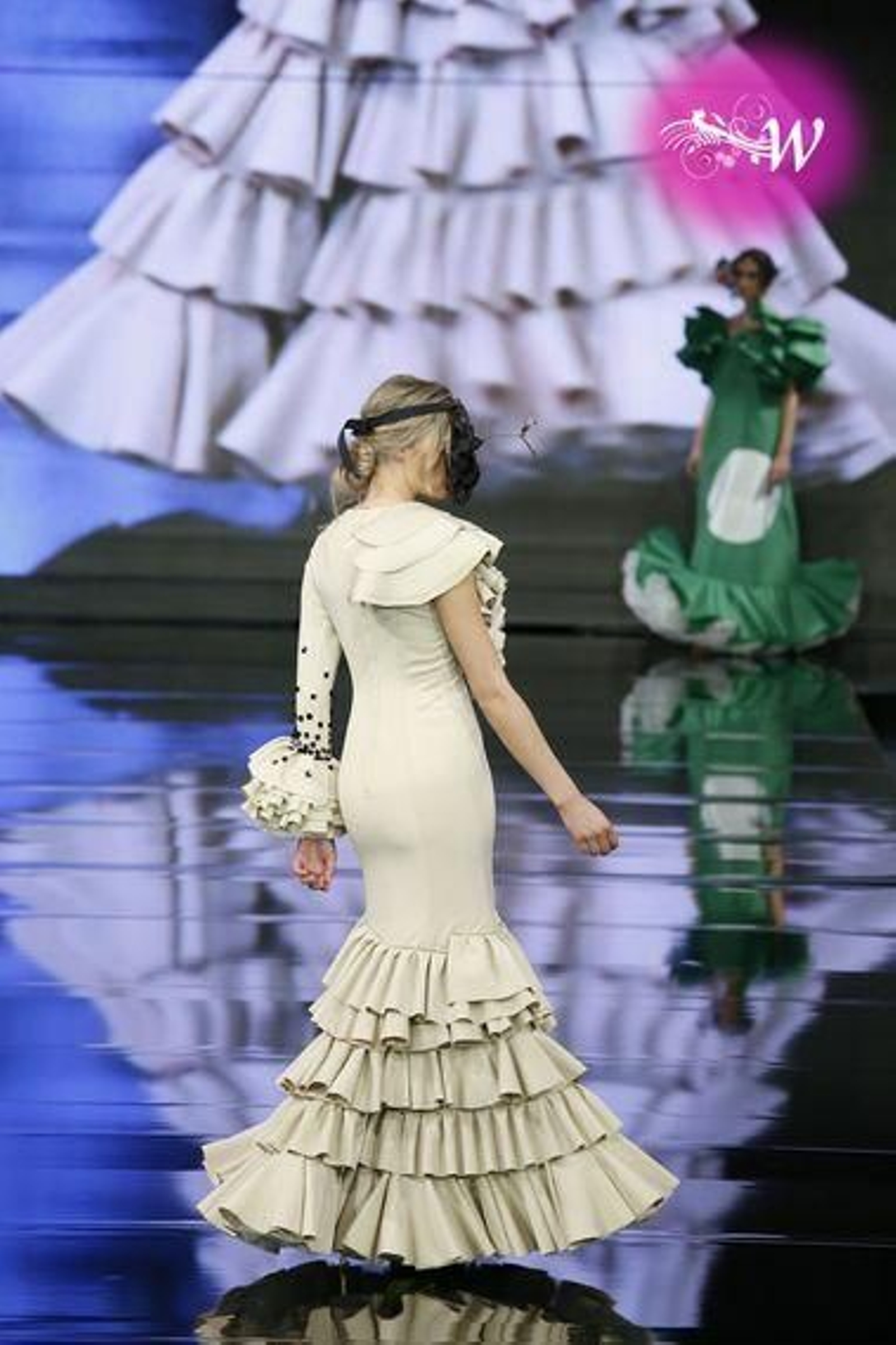 Así ha sido el desfile de Gil Ortiz en SIMOF 2020, todas las fotos de su colección de flamenca