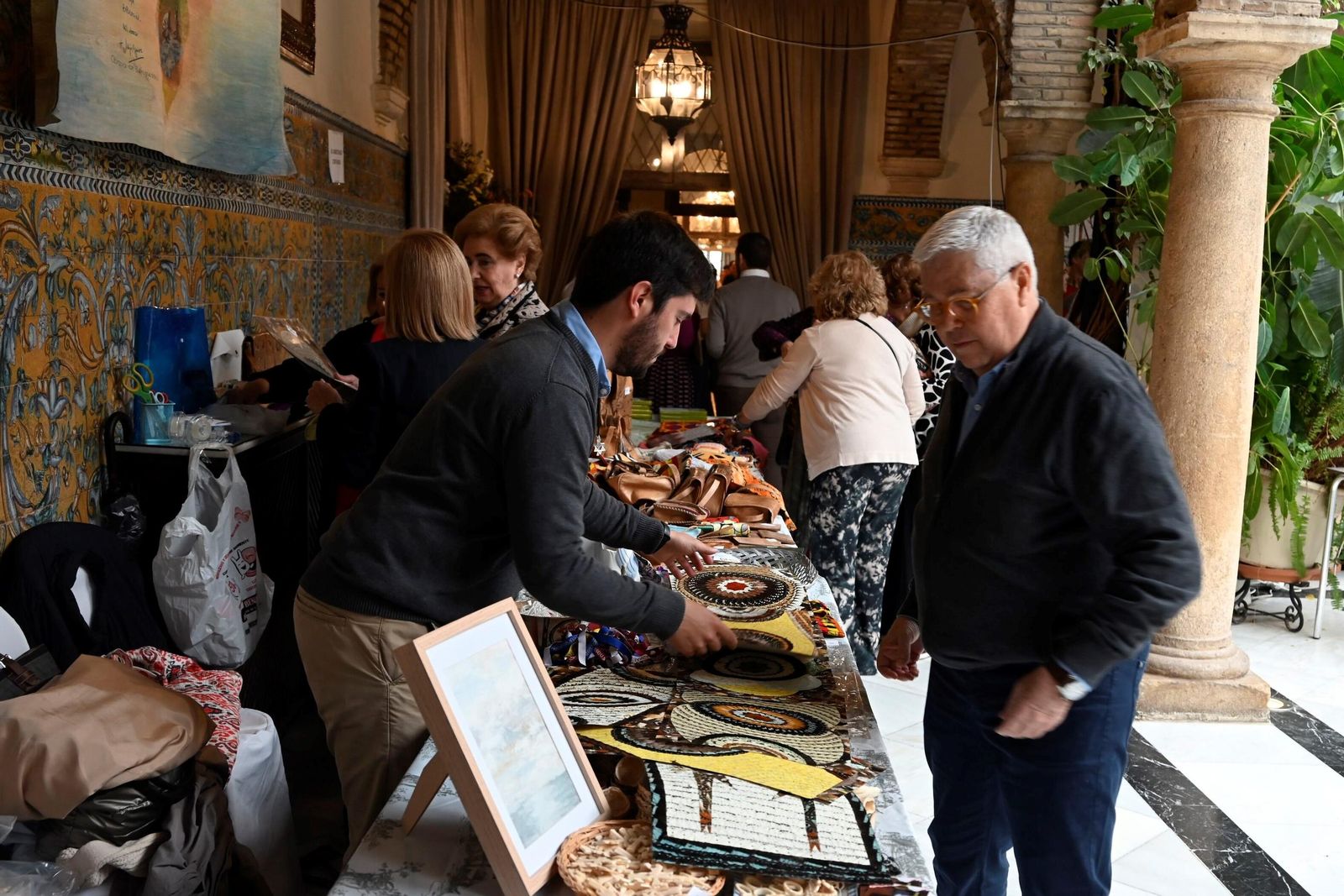 Las imágenes de la comida solidaria de la Fundación Bangassou en Córdoba