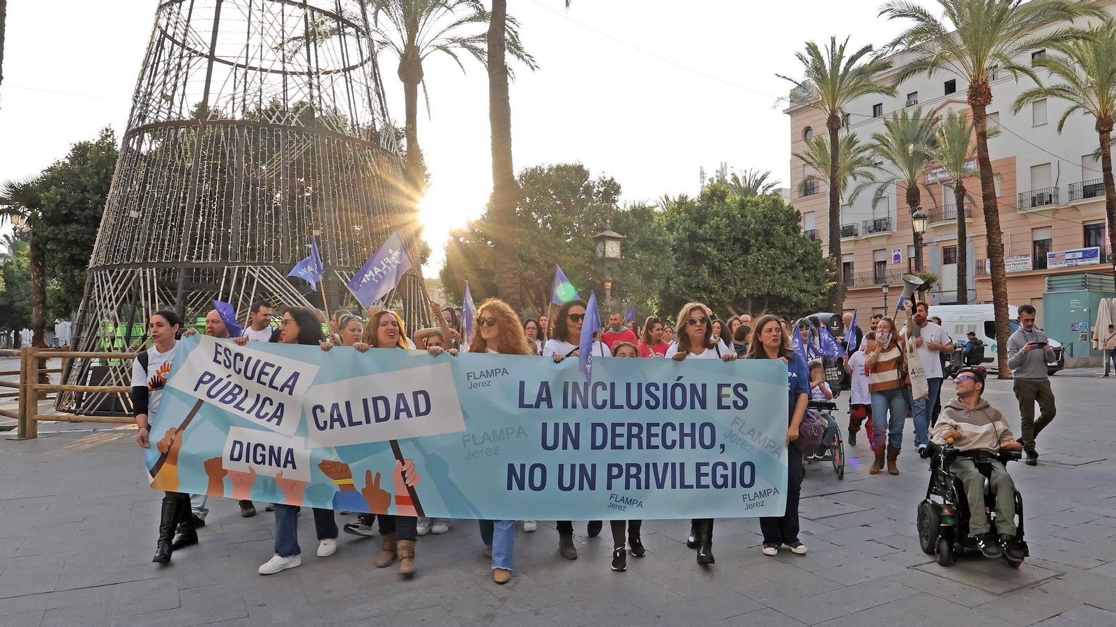 Manifestación de la Flampa de Jerez contra las faltas de recursos por necesidades especiales