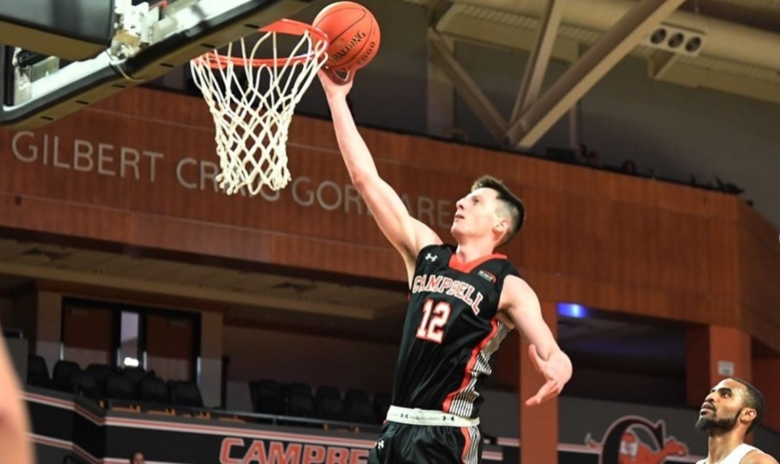 Jesús Carralero deja una bandeja.