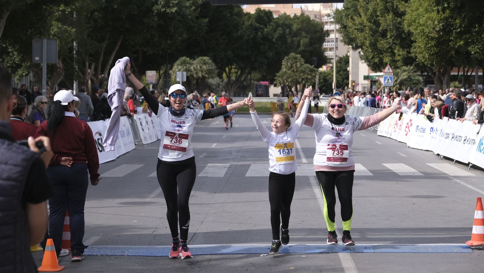Imágenes de la Carrera de la Mujer 2023 en Almería