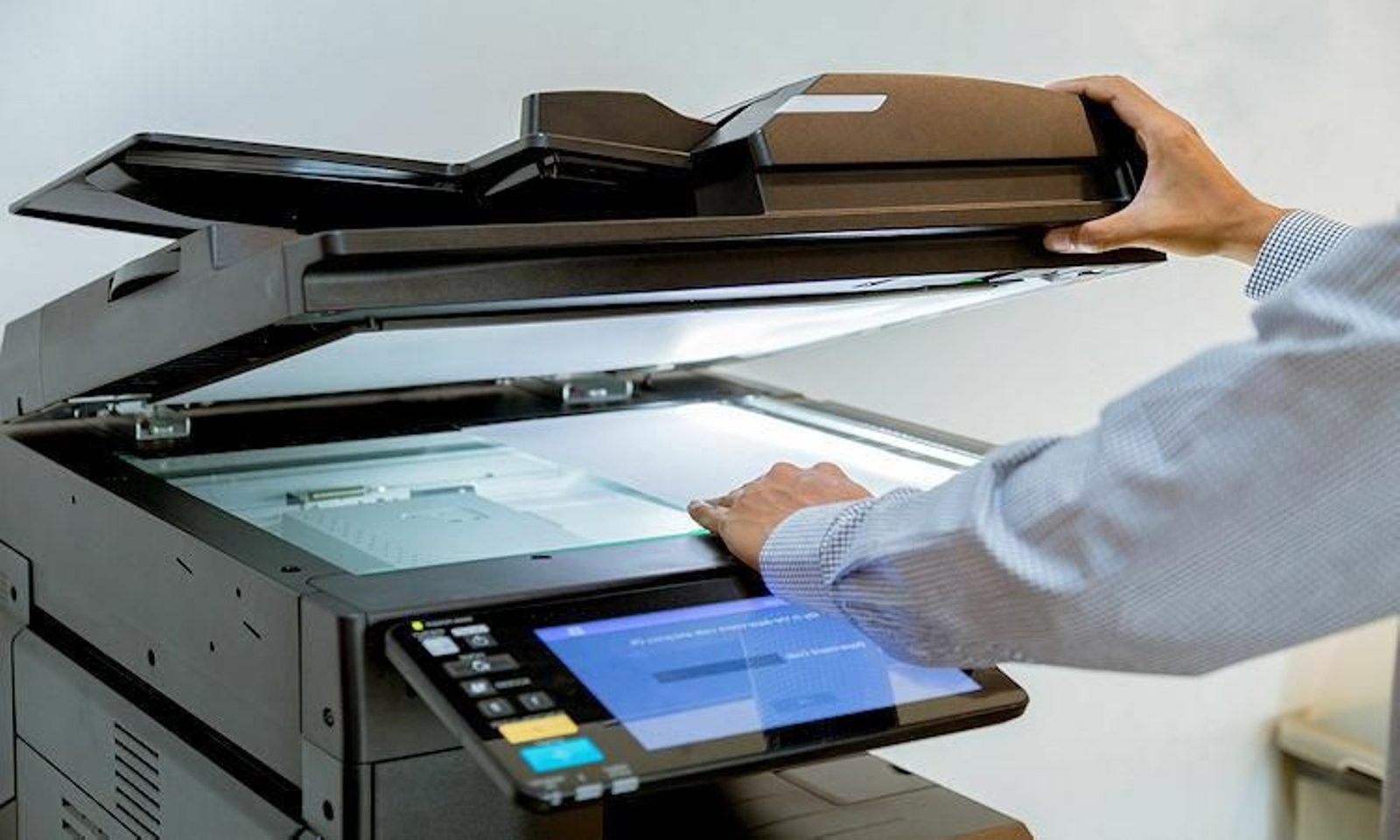 Los procesos automatizados ocupan todos los ámbitos de las actividades de la sociedad. Los procesos automatizados ocupan todos los ámbitos de las actividades de la sociedad.