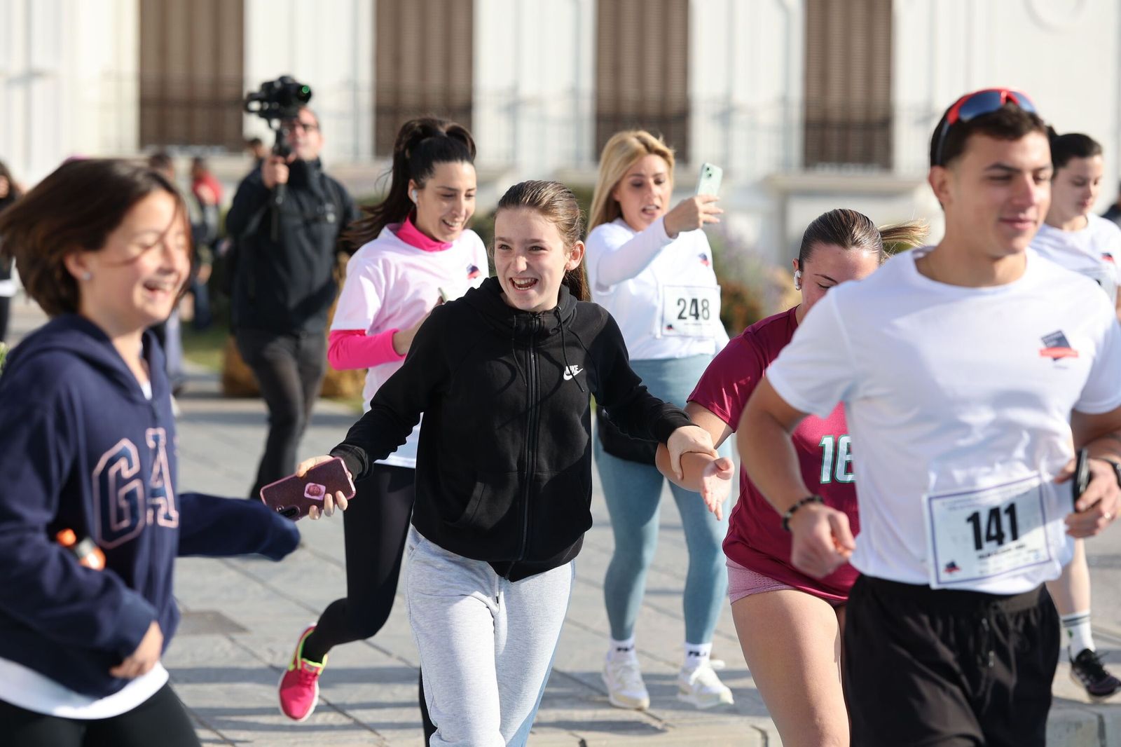 La Carrera Solidaria por el Día de la Mujer McArthurGlen, en fotos