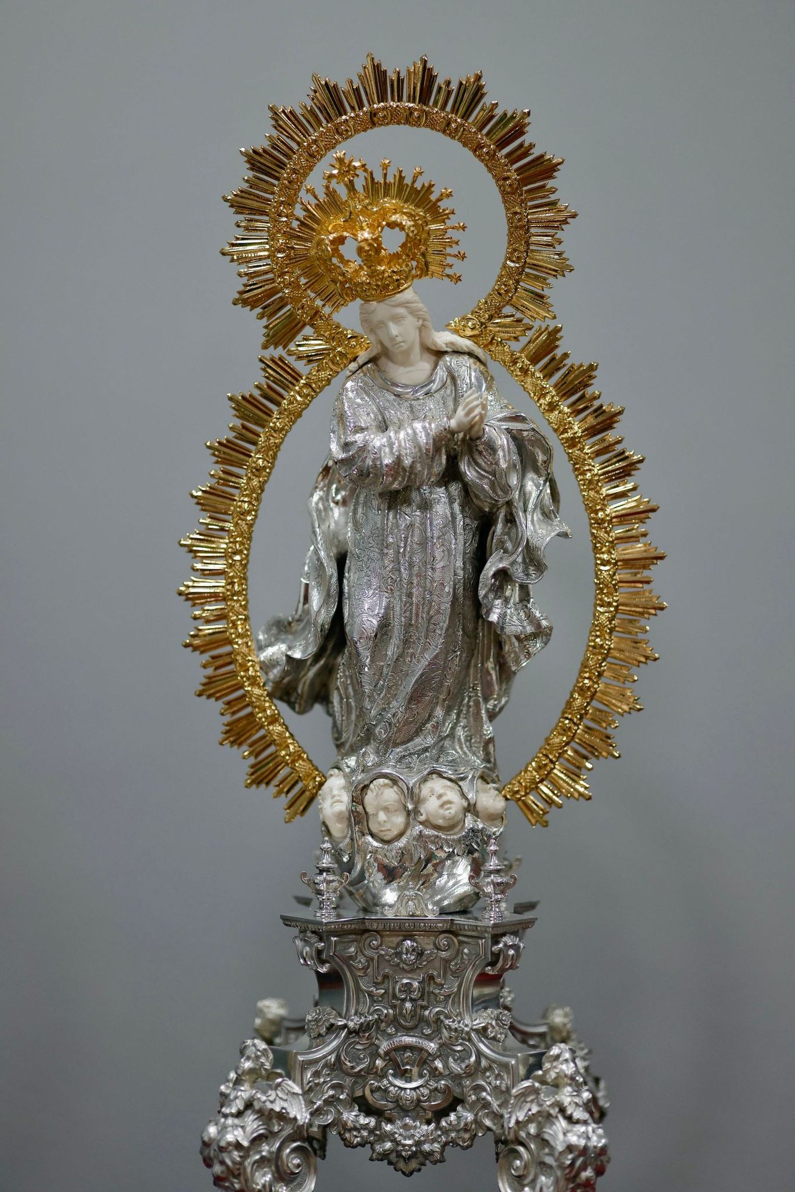 La pieza donada por un grupo de devotos