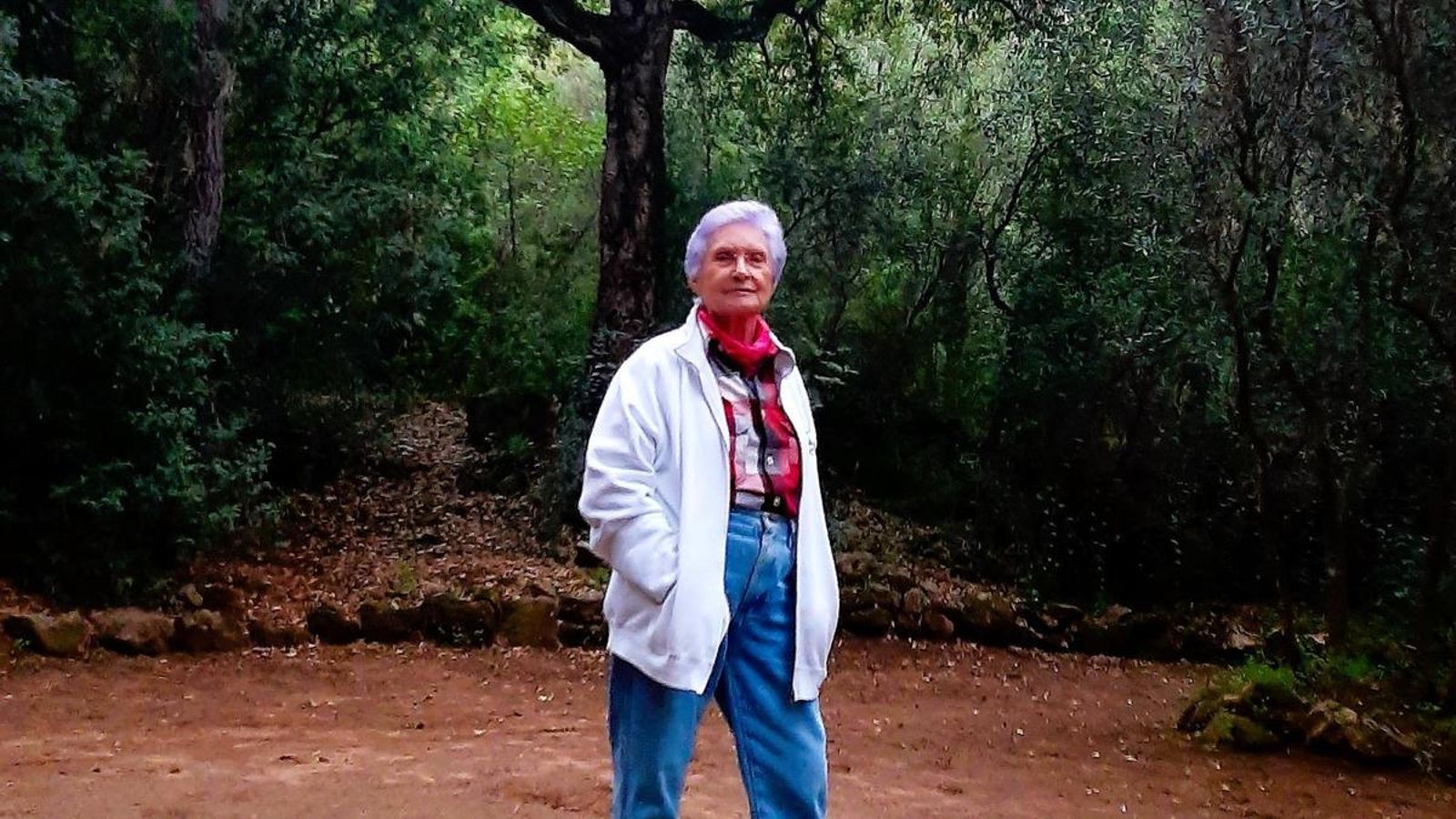 Dolores Navarro en el paraje de Puerto Rico de Marbella. Dolores Navarro en el paraje de Puerto Rico de Marbella.