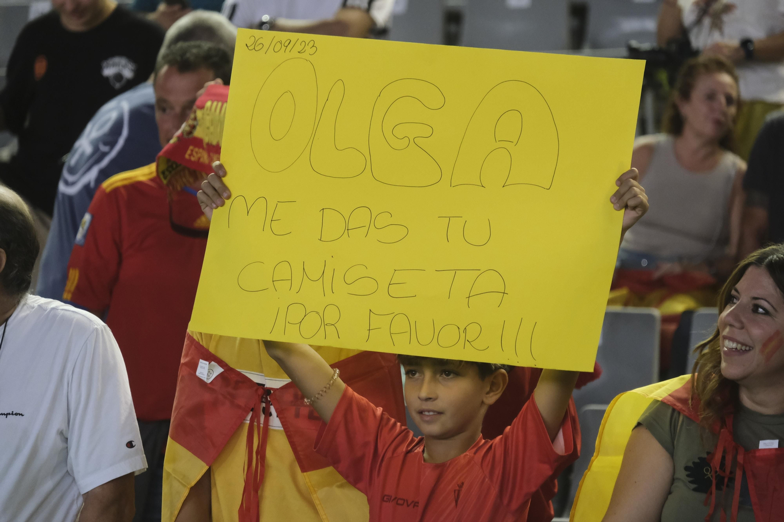 Las mejores fotos del ambiente en El Arcángel para el España - Suiza
