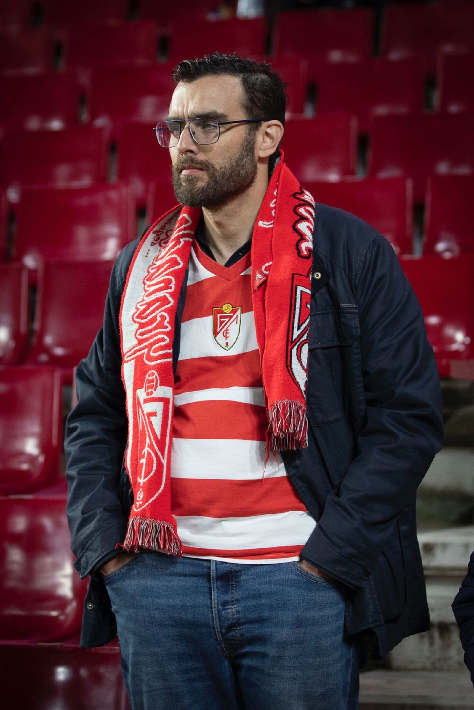 Encuéntrate en la grada de Los Cármenes en el Granada-Burgos