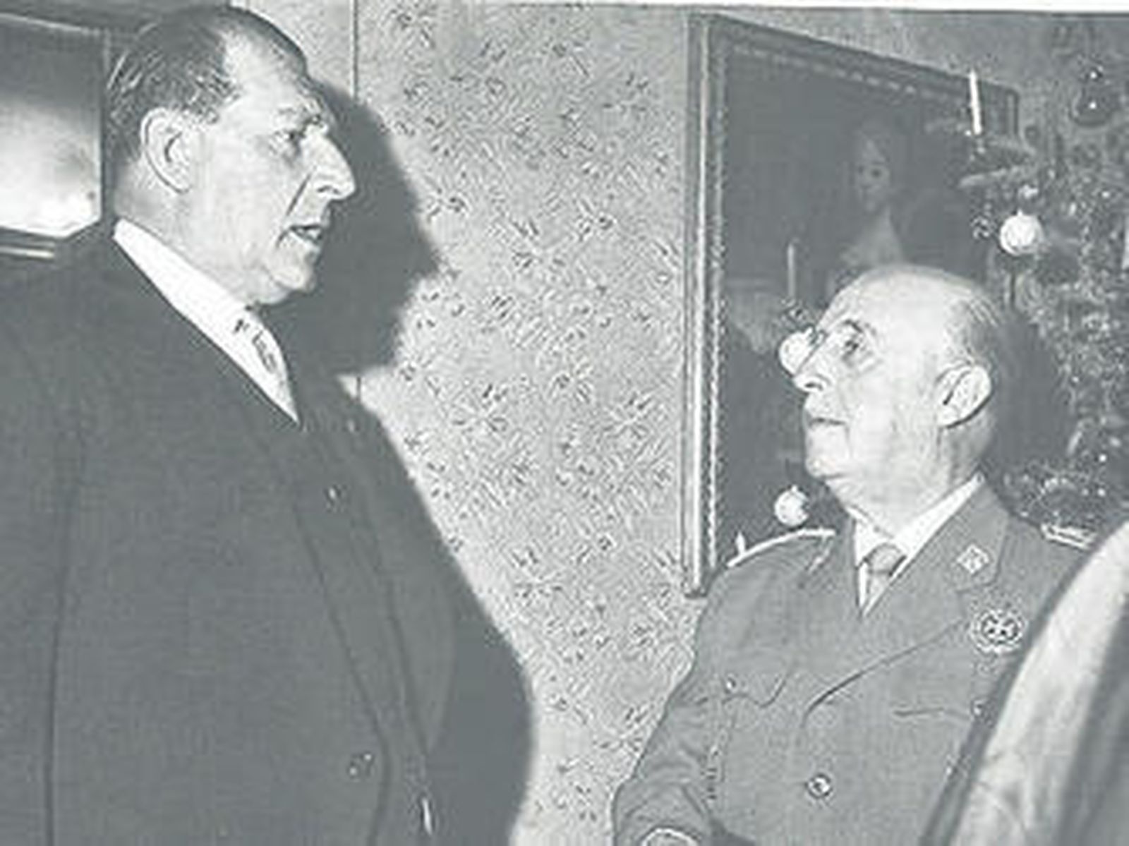 1960 Entrevista entre Franco y el conde de Barcelona sobre la educación del Príncipe