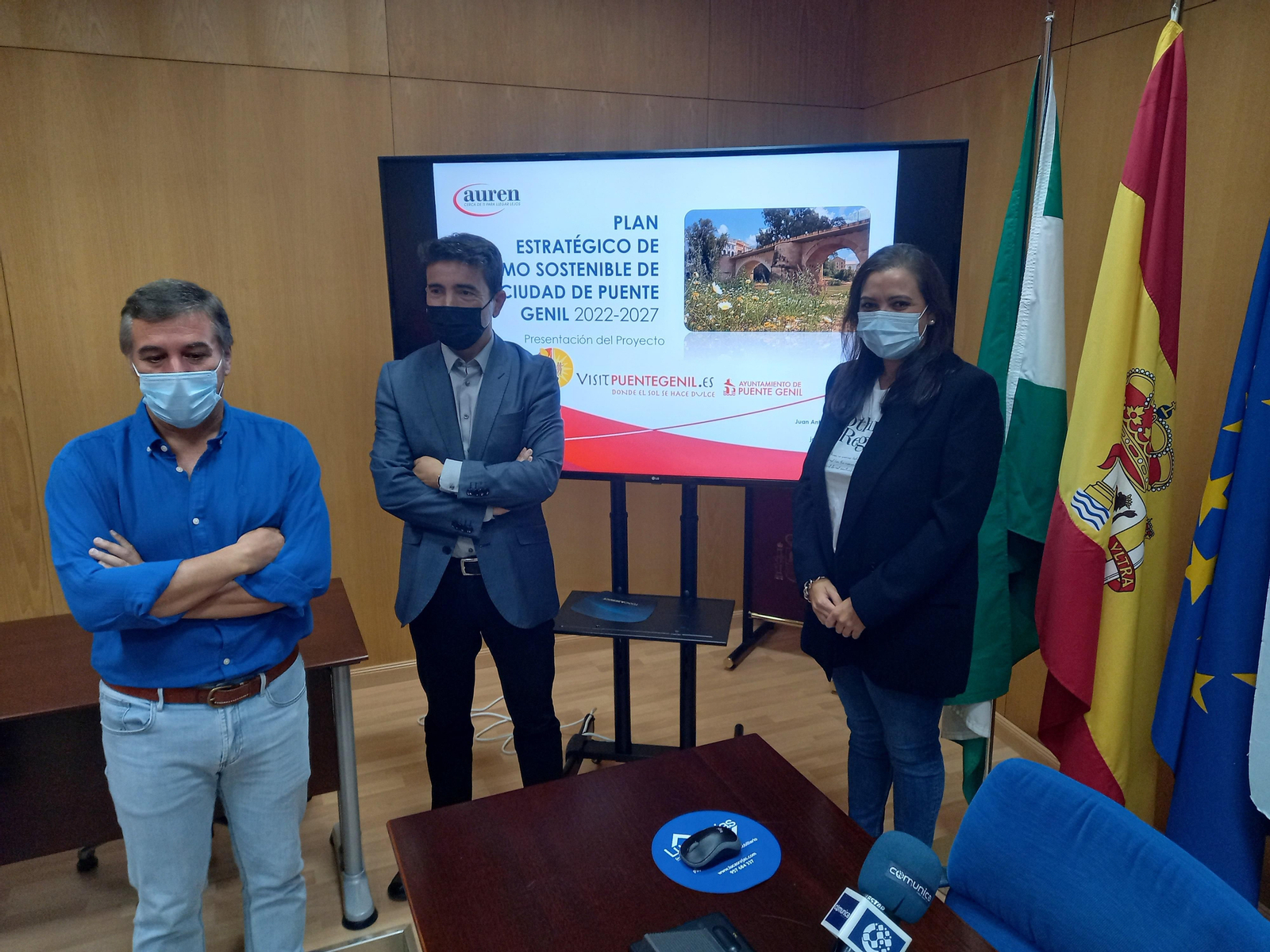 Manolo Delgado, Juan Antonio López y la concejala de Turismo, Ana Carrillo.