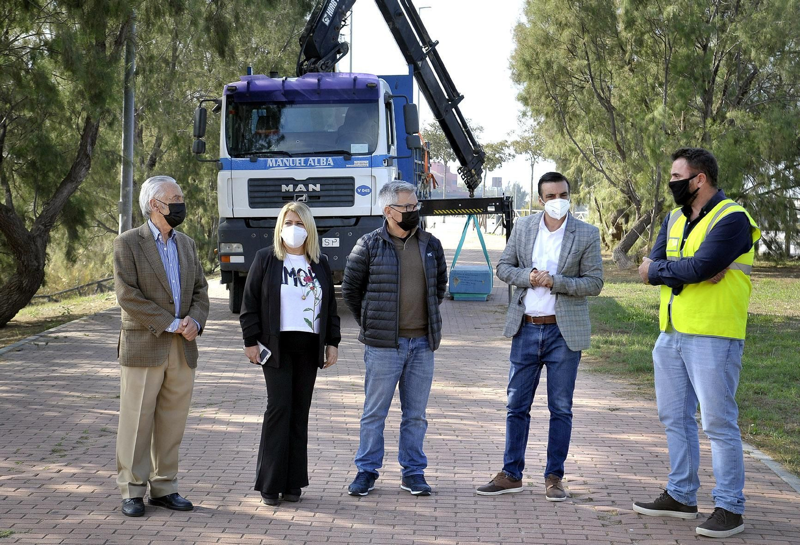 Sánchez y Díaz, durante su visita a las obras de Torrox. Sánchez y Díaz, durante su visita a las obras de Torrox.