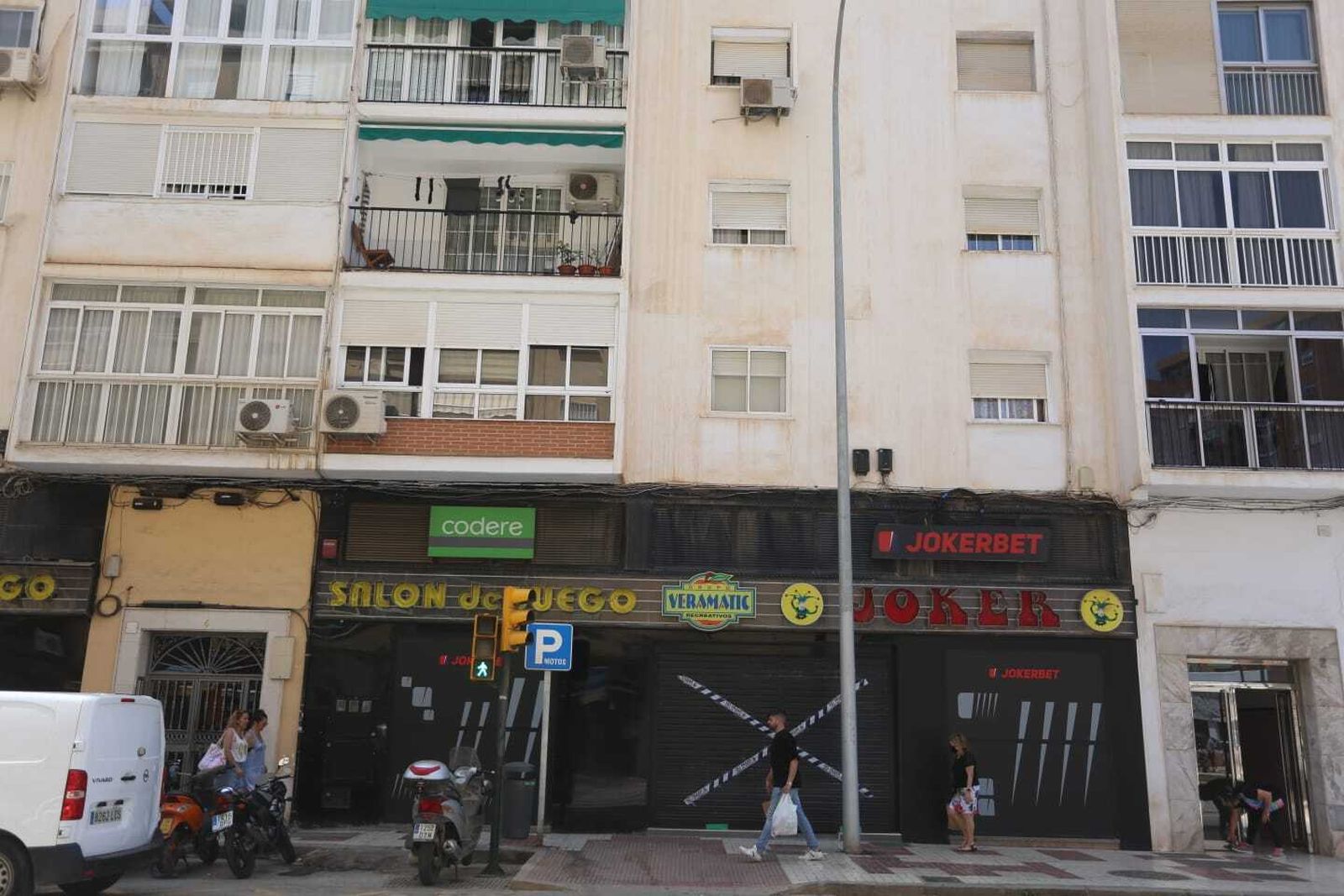 Salón de juegos de calle Frigiliana cerrado cautelarmente.