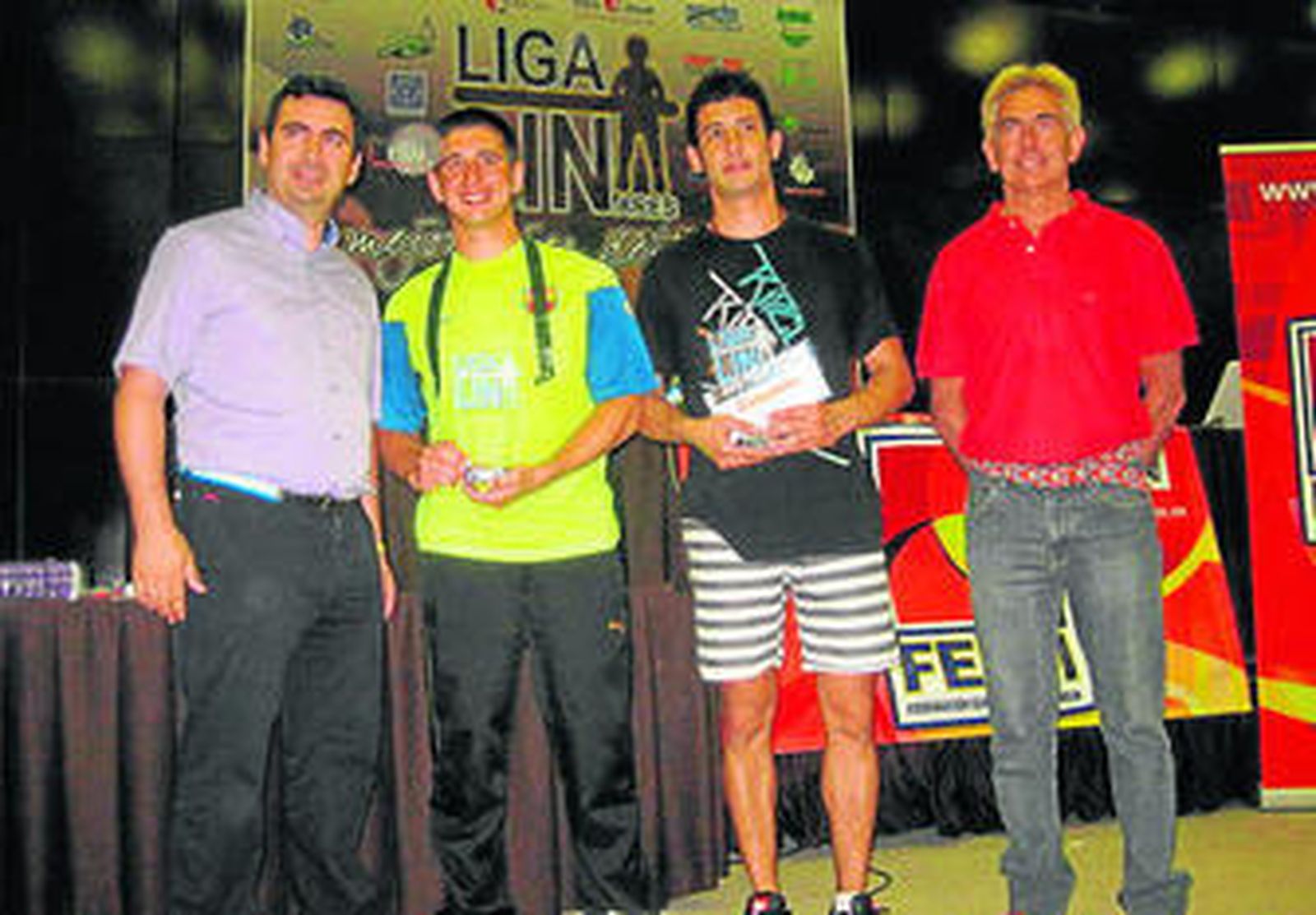 Manuel y Diego Amaya (centro), campeones en Punta Umbría.
