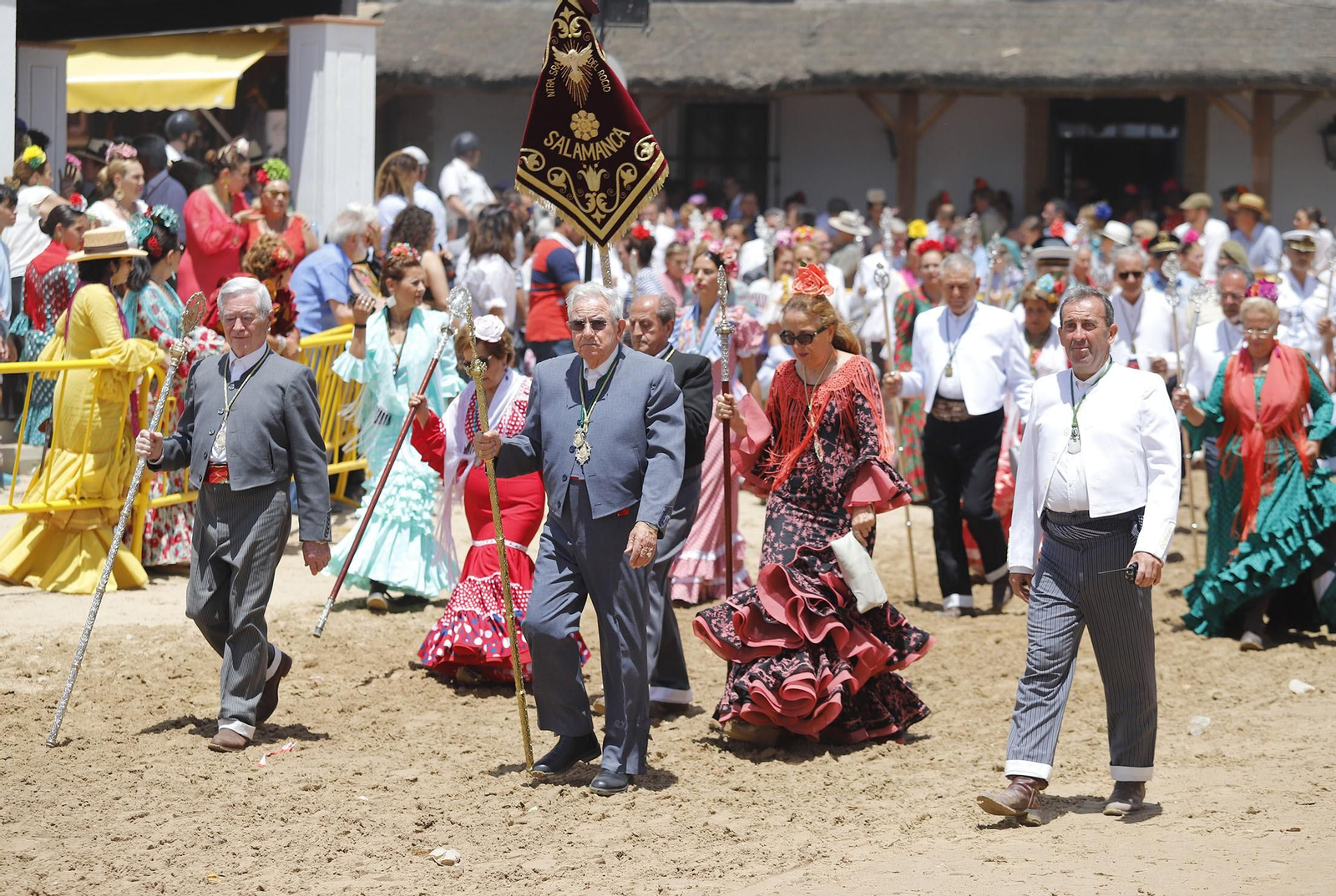 Presentación de la Hermandad de Huelva ante la Blanca Paloma