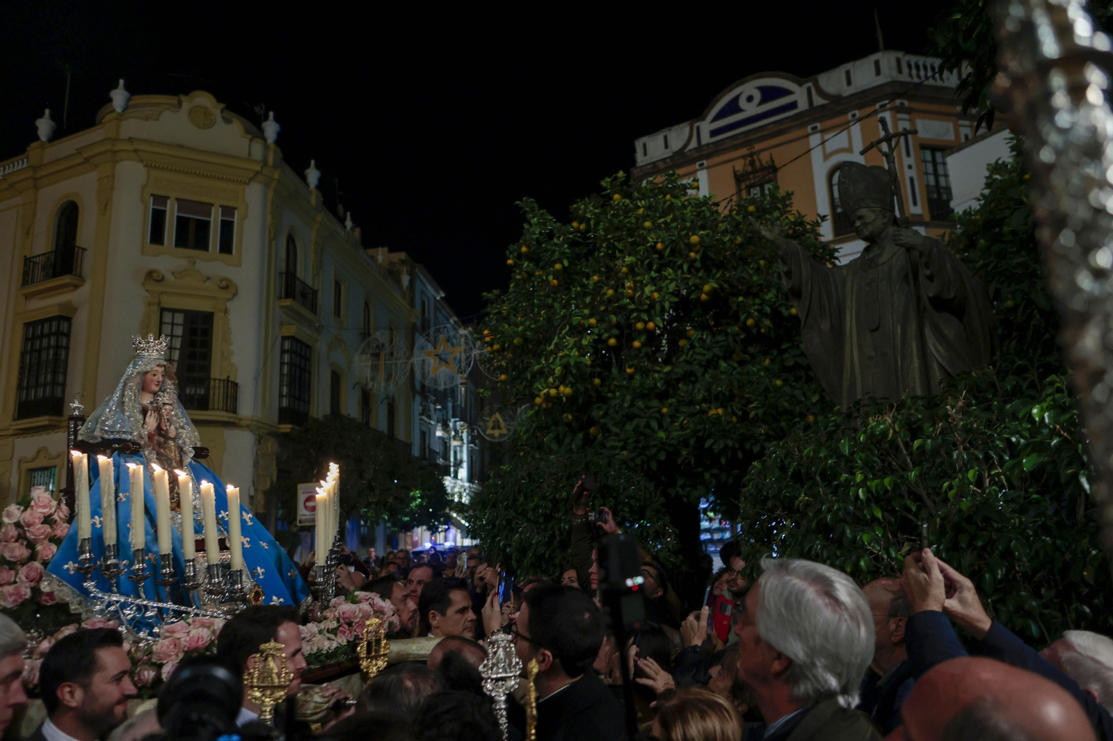 Las imágenes del traslado de la Virgen de Valme a la Catedral