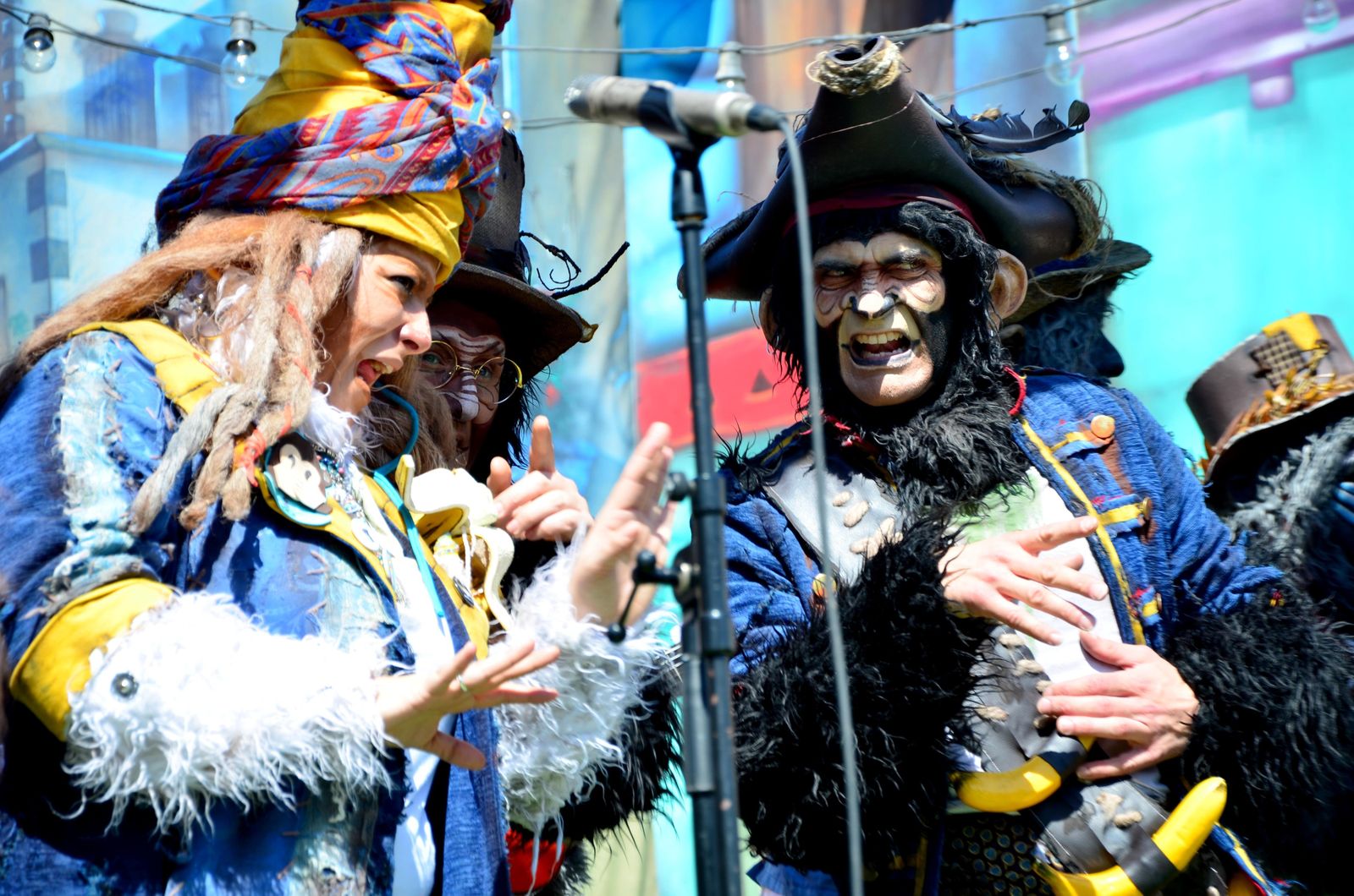 Actuación de una agrupación en una edición anterior del carnaval de Tarifa.