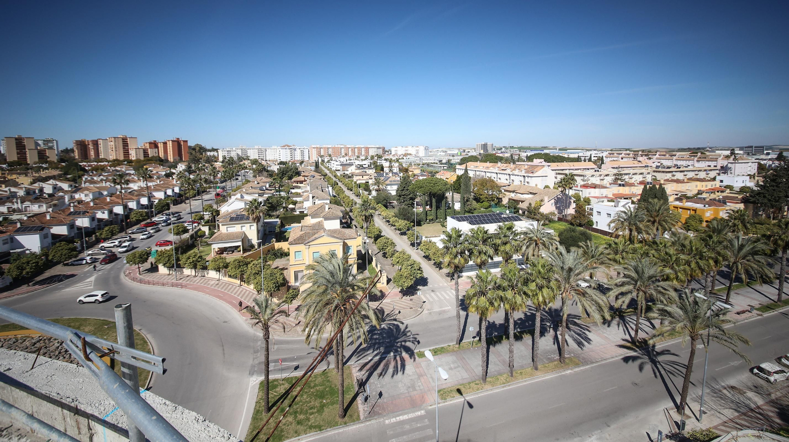 Impresionantes vistas 360º en la puesta de bandera del edificio Altillo Sky Garden en Jerez