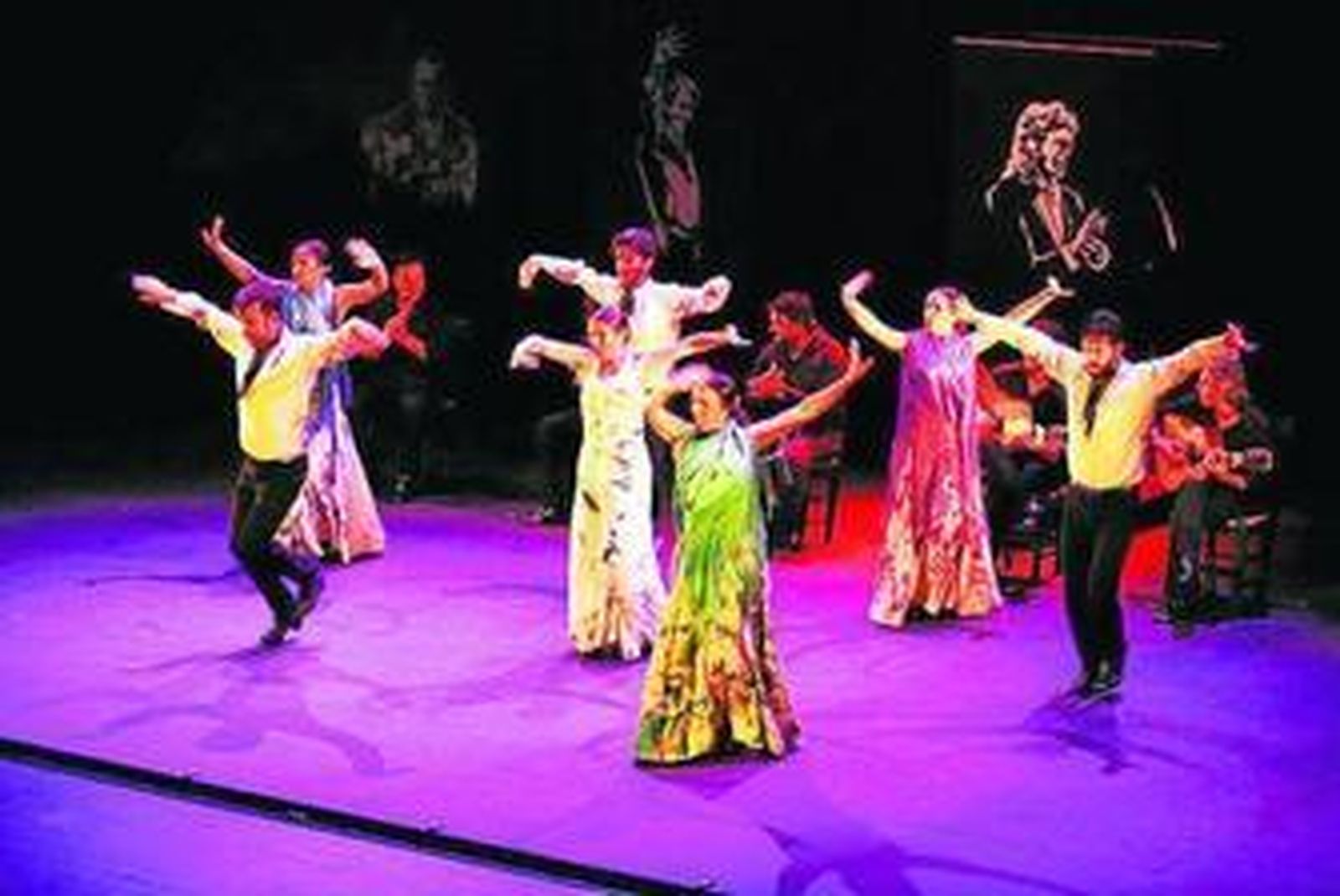 Sara Baras durante su actuación en Roquetas de Mar.