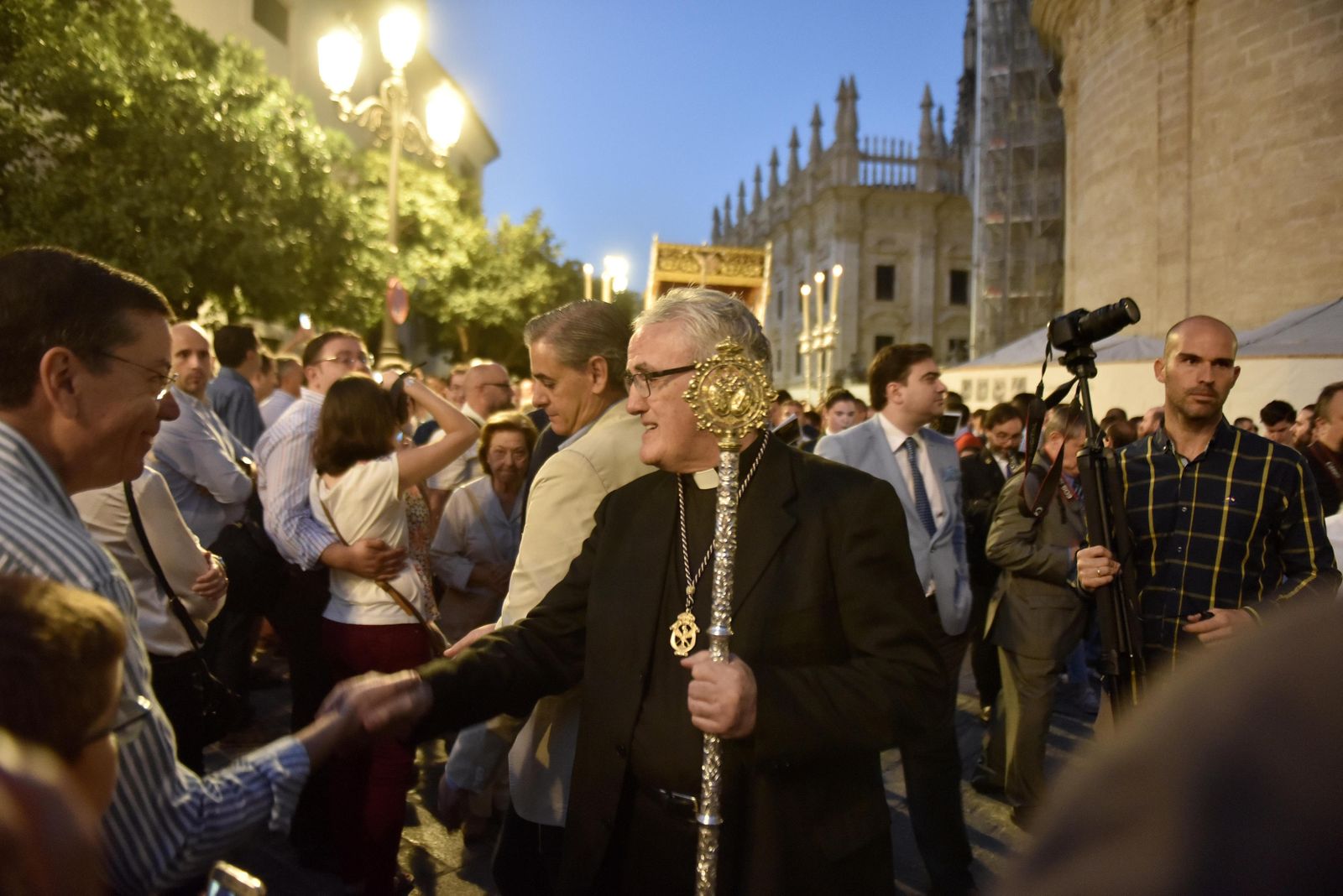 La Virgen de la Victoria, en rosario de aurora a la Catedral