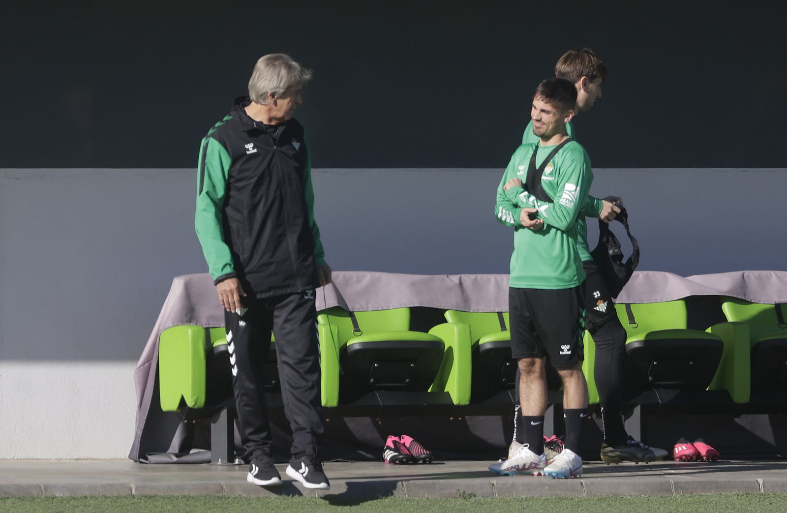 Pellegrini dialoga con Rodri en un entrenamiento.