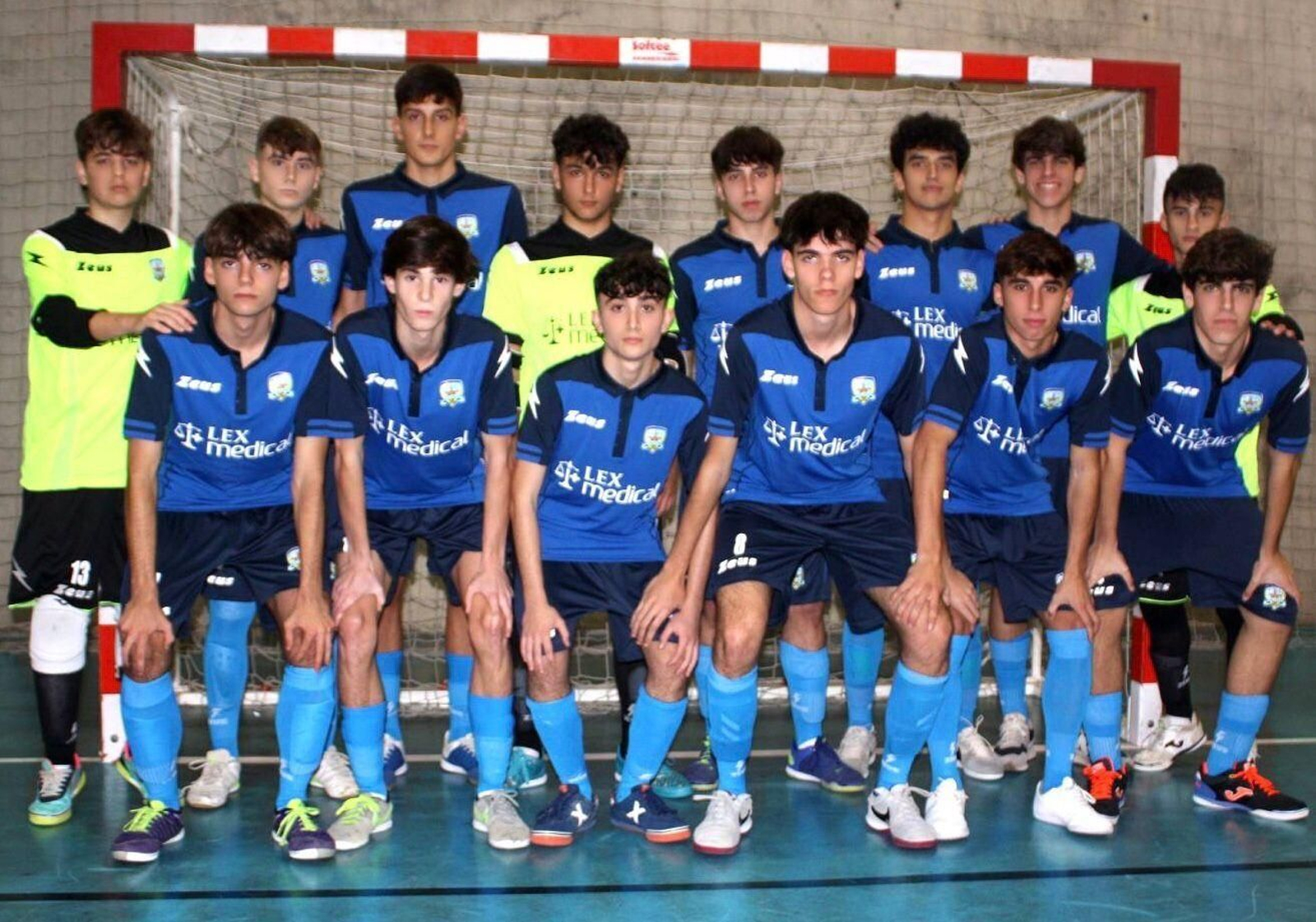 Plantilla del Élite Futsal juvenil en un partido de esta temporada.
