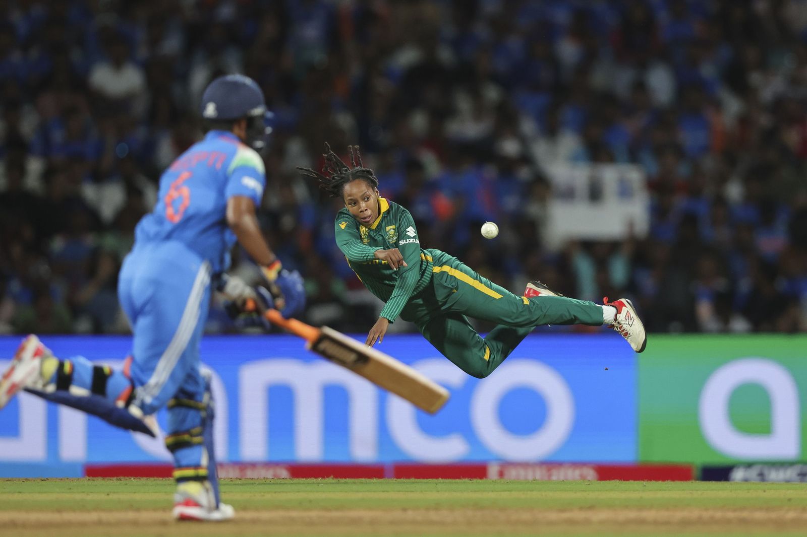 Criquet | Full Stretch Dive