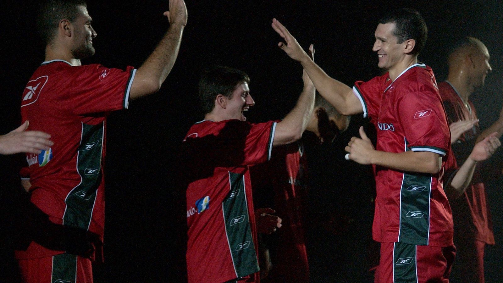 Presentación de Raúl Pérez en un partido de la 2003-04.