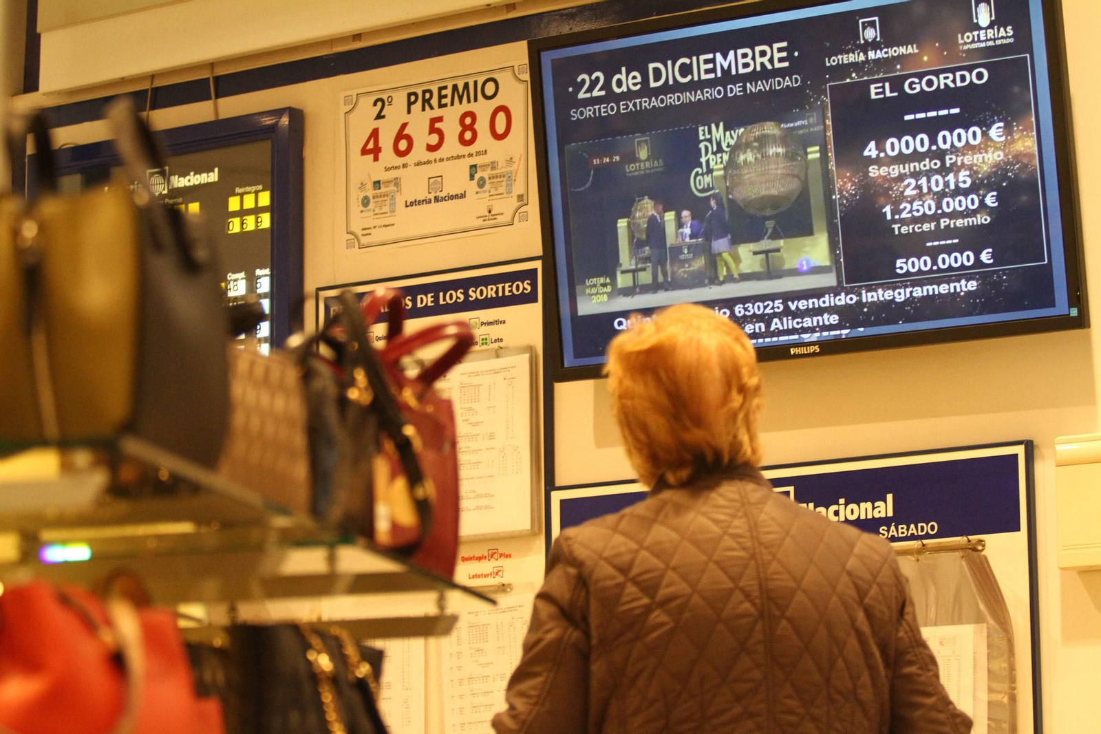 Alegría en Huelva tras tocar por primera vez el gordo en la capital.