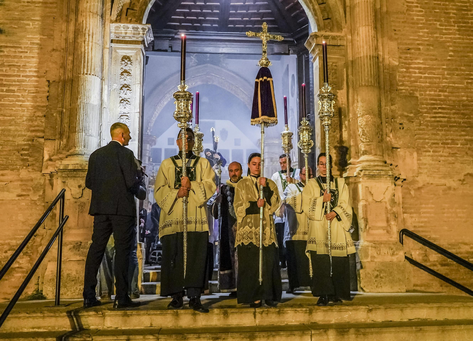 Galería: El Señor de Santa Ana sale en vía crucis