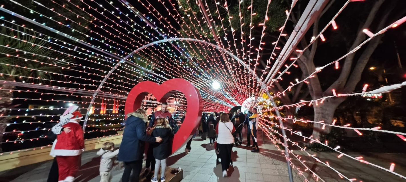 Comienza la programación navideña en Vícar con el encendido del alumbrado