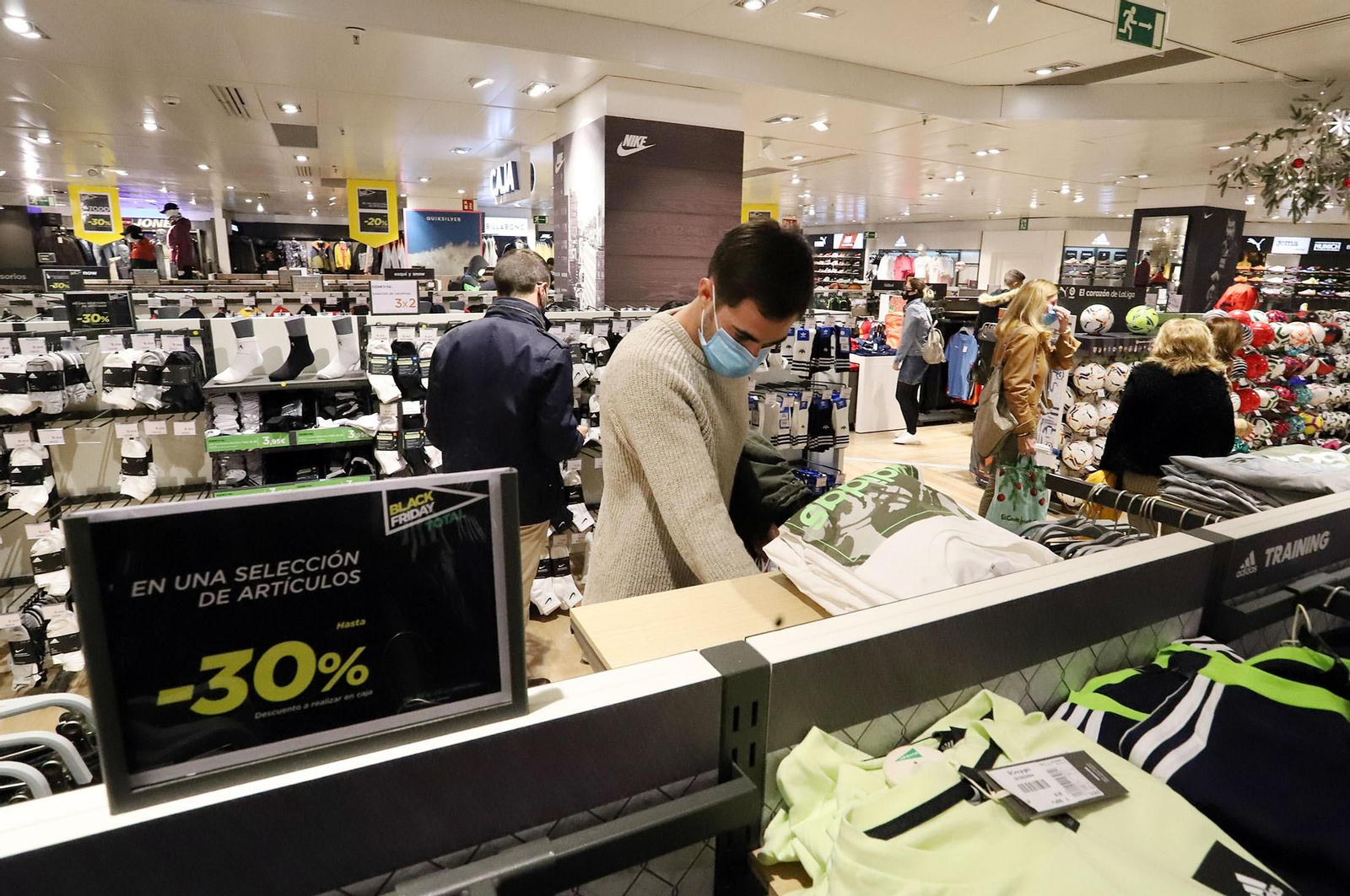 Imágenes del "Black Friday" en el Corte Inglés Imágenes del "Black Friday" en el Corte Inglés