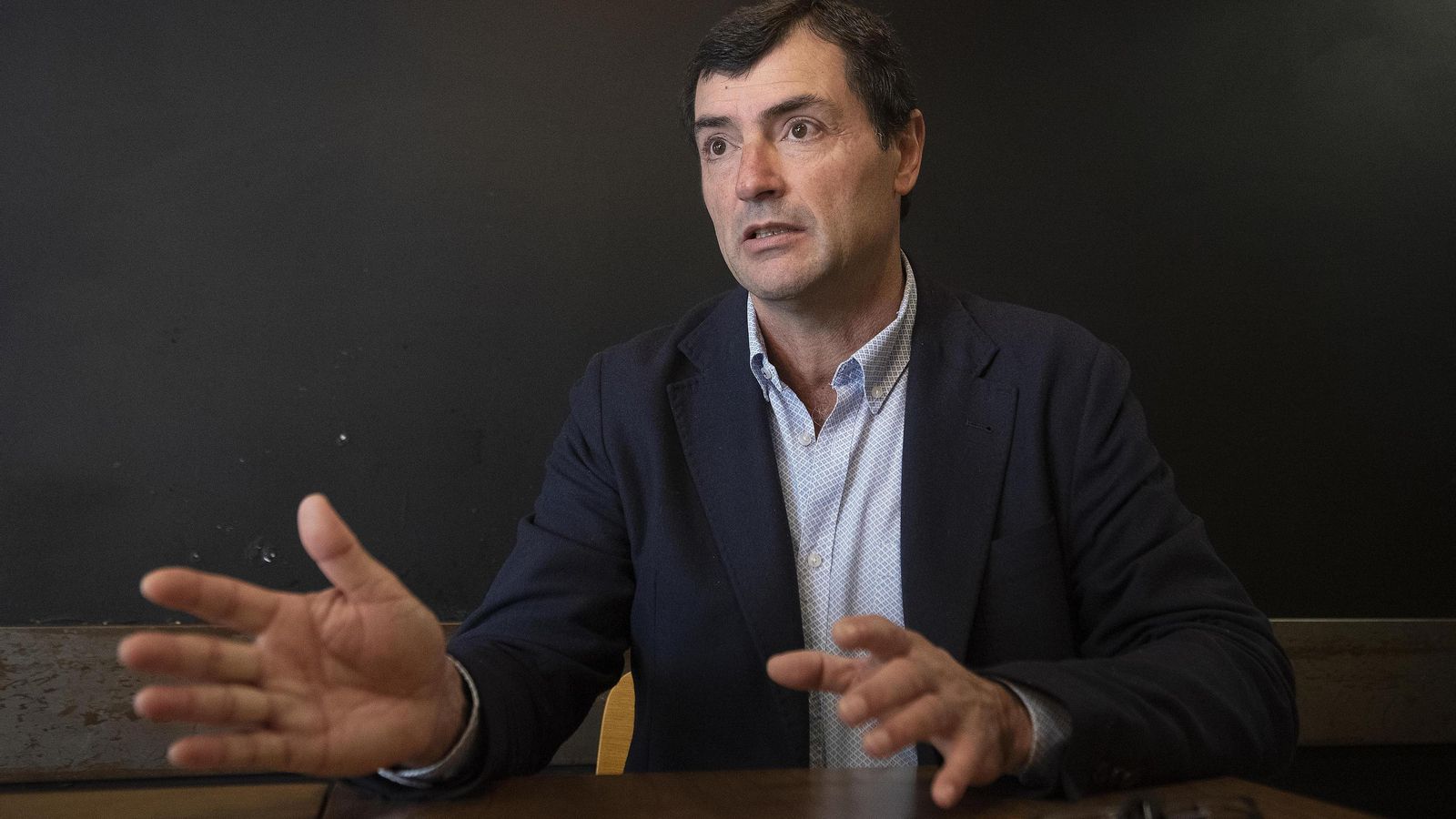 Clemente Fernández responde al cuestionario de la entrevista.