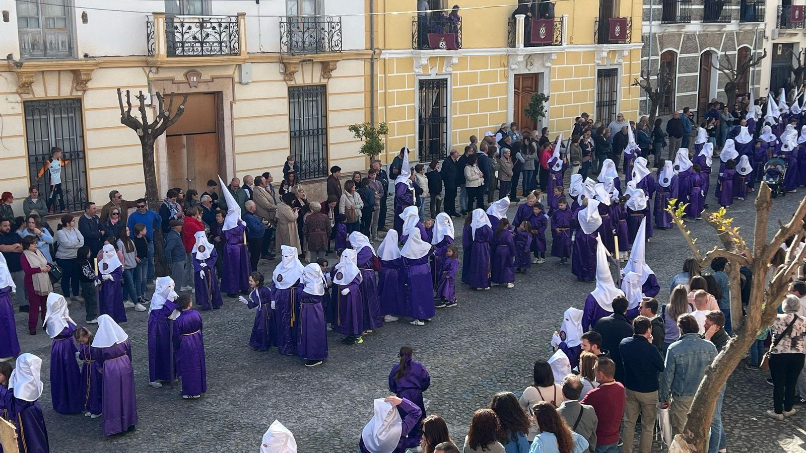 PRIEGO DE Córdoba. Nazarenos de la Hermandad de Jesús Nazareno de Priego de Córdoba Priego de Córdoba. Nazarenos de la Hermandad de Jesús Nazareno de Priego de Córdoba