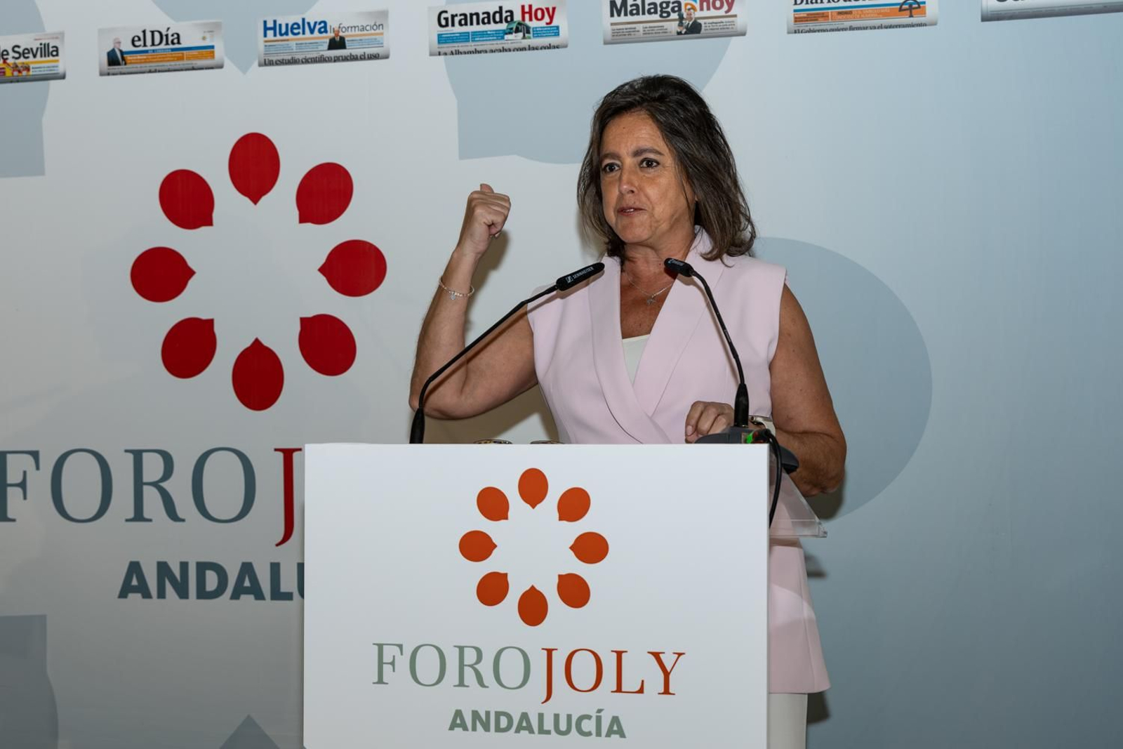 La sociedad jiennnese ha acompañado al Grupo Joly en su desayuno con la consejera.