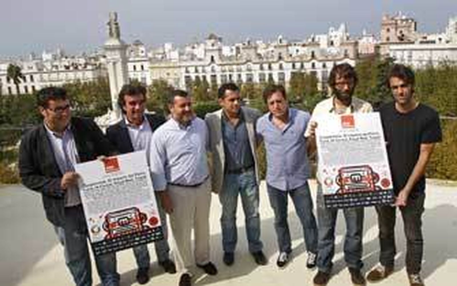 Organizadores y patrocinadores del festival Monkey Week, ayer en Cádiz. /Joaquín Pino