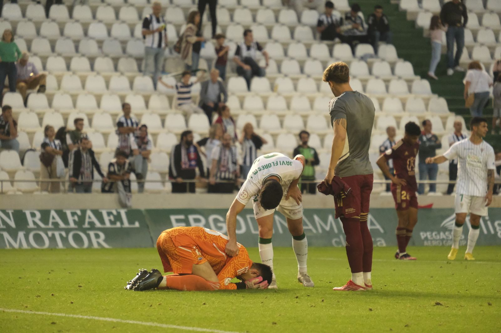 Las mejores fotos del ambiente en El Arcángel en el Córdoba CF - Badajoz