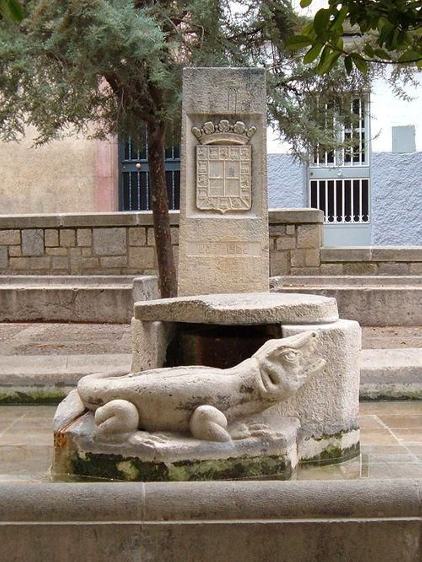El lagarto de La Magdalena cuenta con una leyenda propia y múltiples versiones. El lagarto de La Magdalena cuenta con una leyenda propia y múltiples versiones.