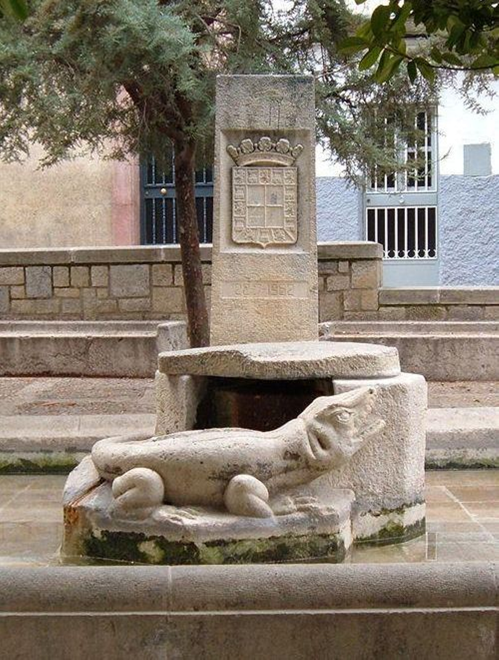 El lagarto de La Magdalena cuenta con una leyenda propia y múltiples versiones. El lagarto de La Magdalena cuenta con una leyenda propia y múltiples versiones.