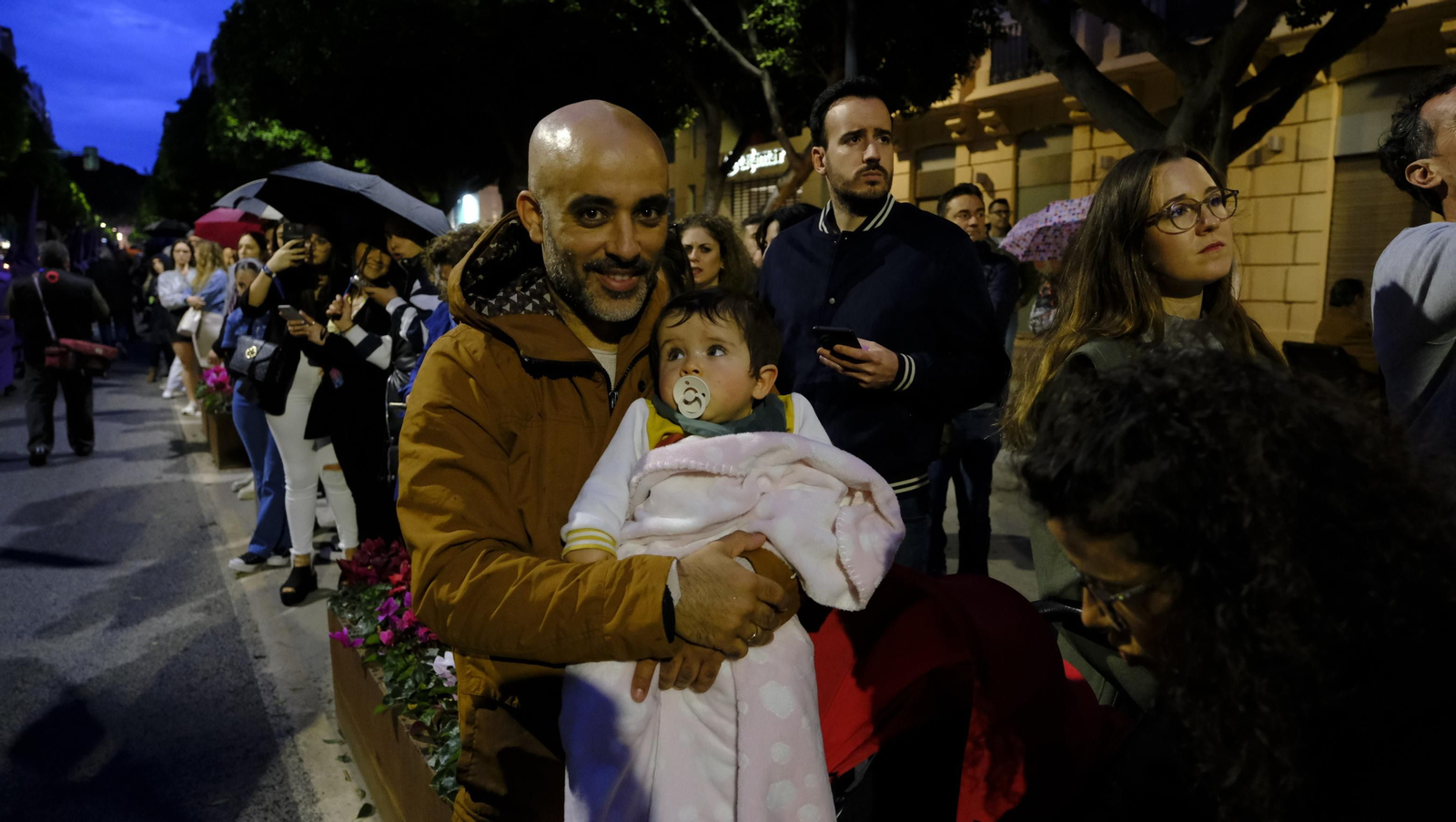 Pasión vuelve a su Iglesia de Santa Teresa azotada por la lluvia