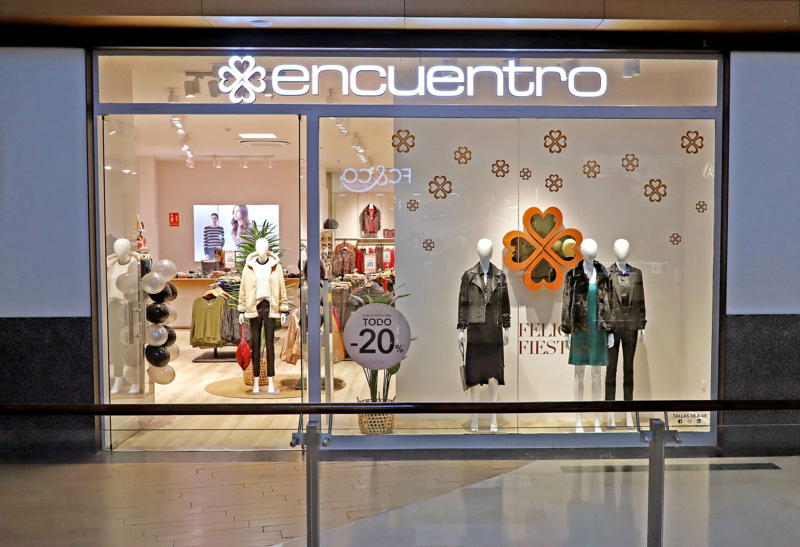 Fachada de la nueva tienda.