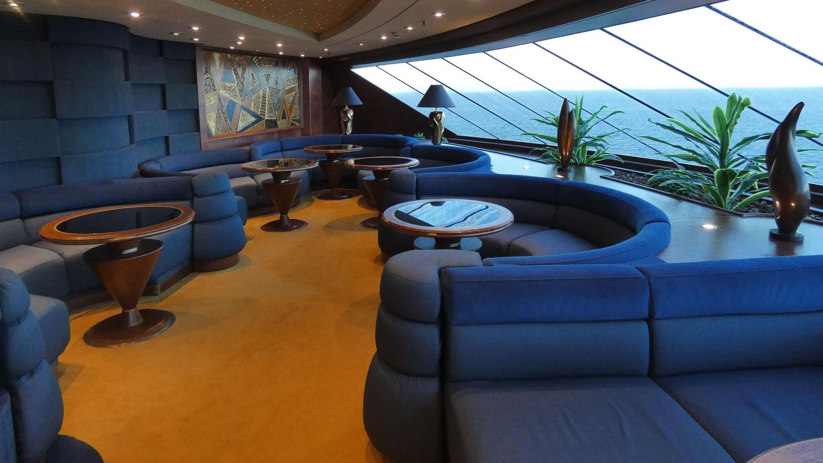 Top Sail Lounge MSC Yacht Club.