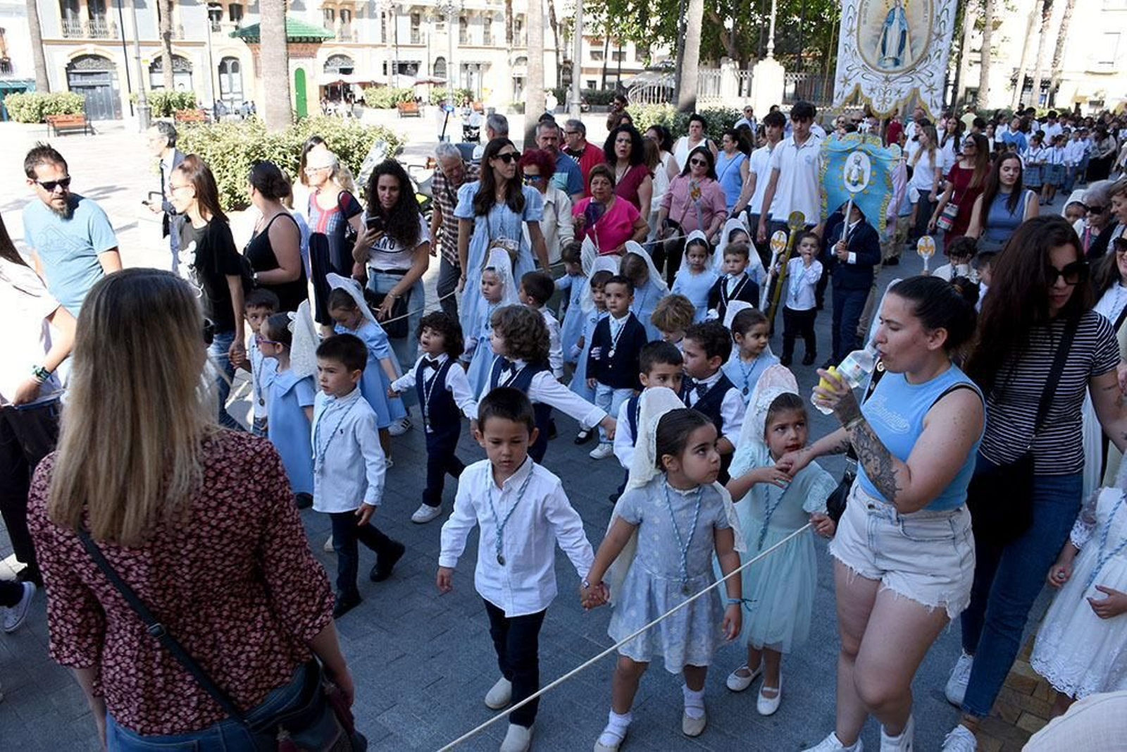 Imágenes de la procesión de la Virgen Milagrosa del colegio San Vicente de Paúl