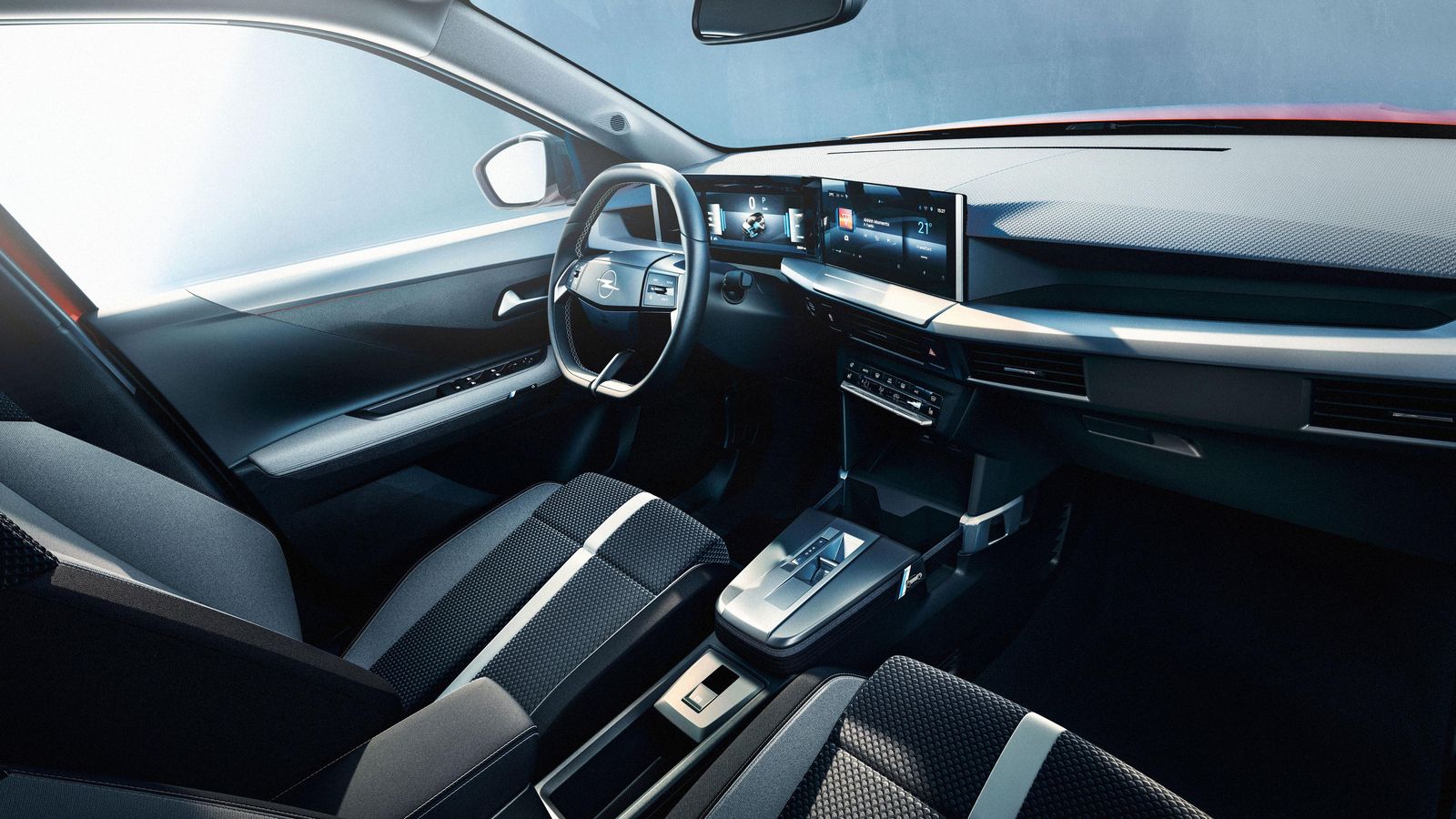 El salpicadero tiene un diseño no muy diferente al del Astra, respecto al cual será la opción SUV dentro del mismo segmento de tamaño.