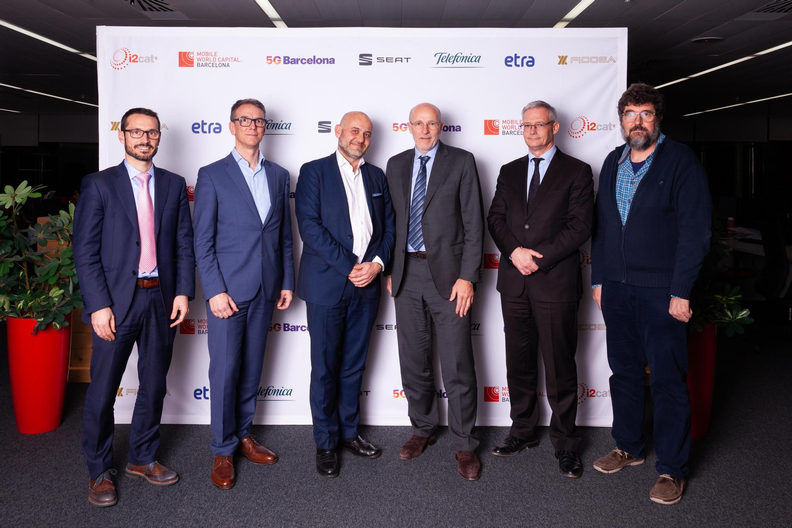 Firmantes de las empresas participantes en el acuerdo. Firmantes de las empresas participantes en el acuerdo.
