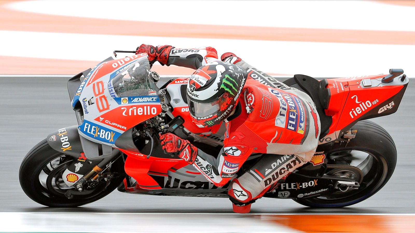 Jorge Lorenzo, rodando ayer en Valencia.
