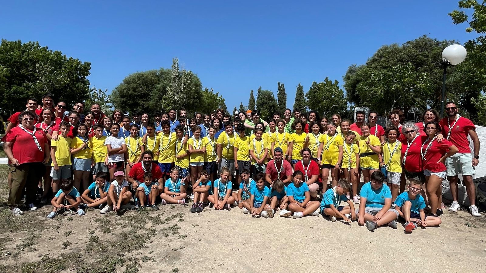 Foto de familia de Scout Eryteeia.