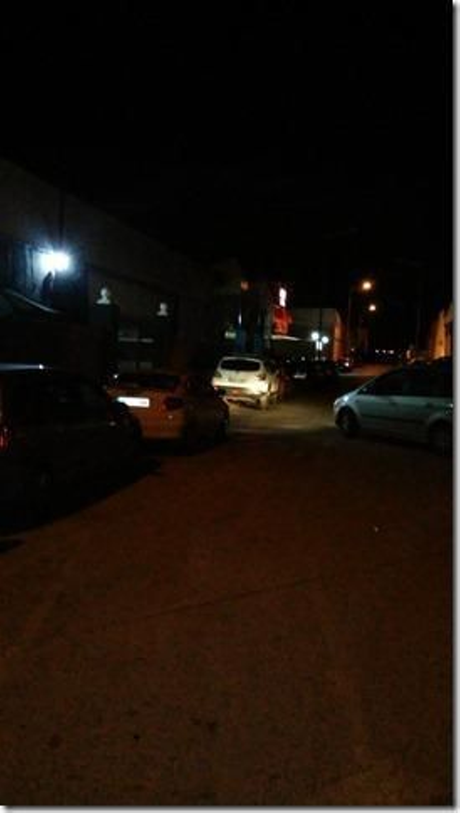 Carencias de alumbrado en una de las vías del polígono.