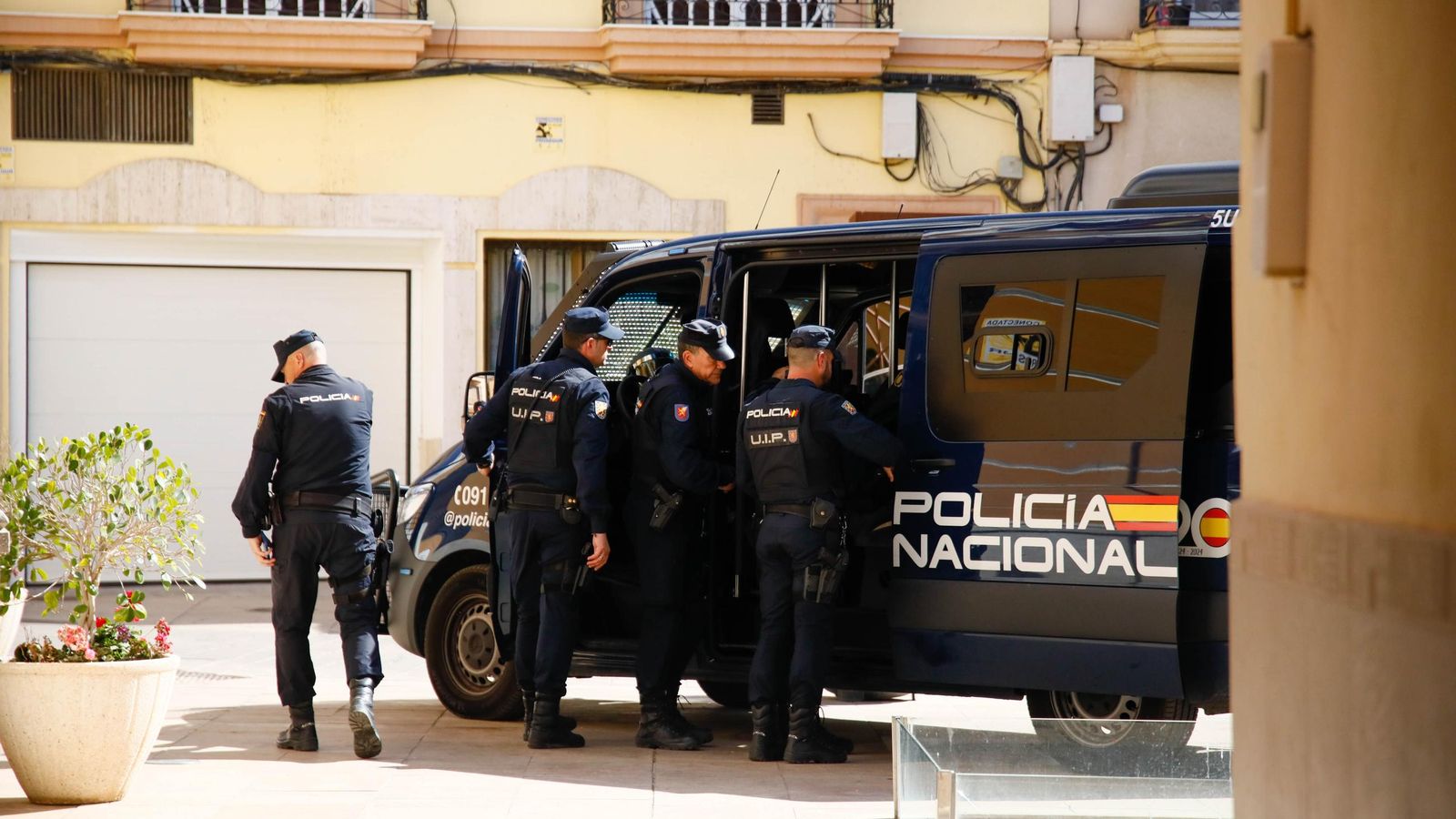 Las imágenes de la macrooperación policial contra el tráfico de drogas en Pechina