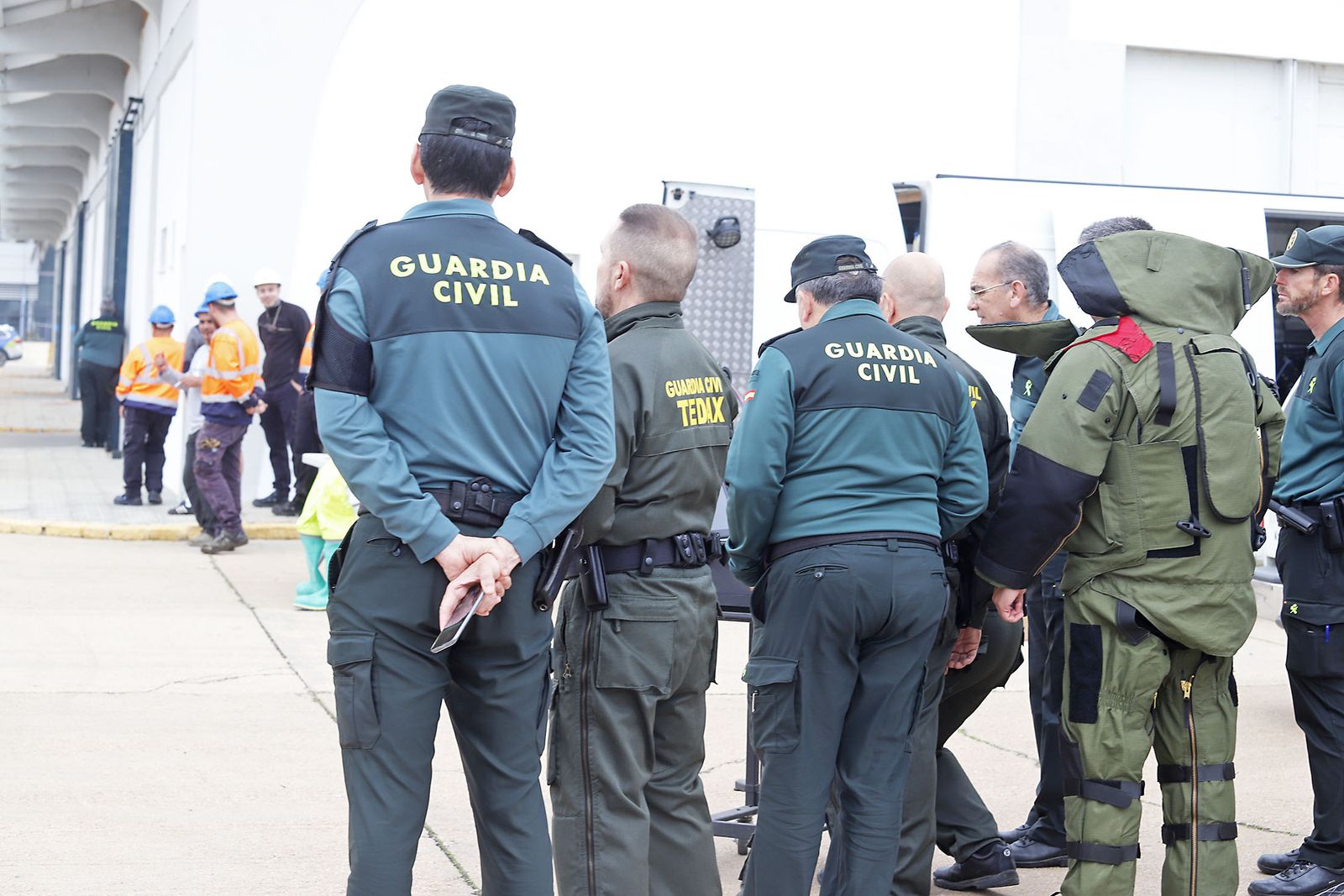 Imágenes del simulacro de explosivos realizado en el muelle de Levante
