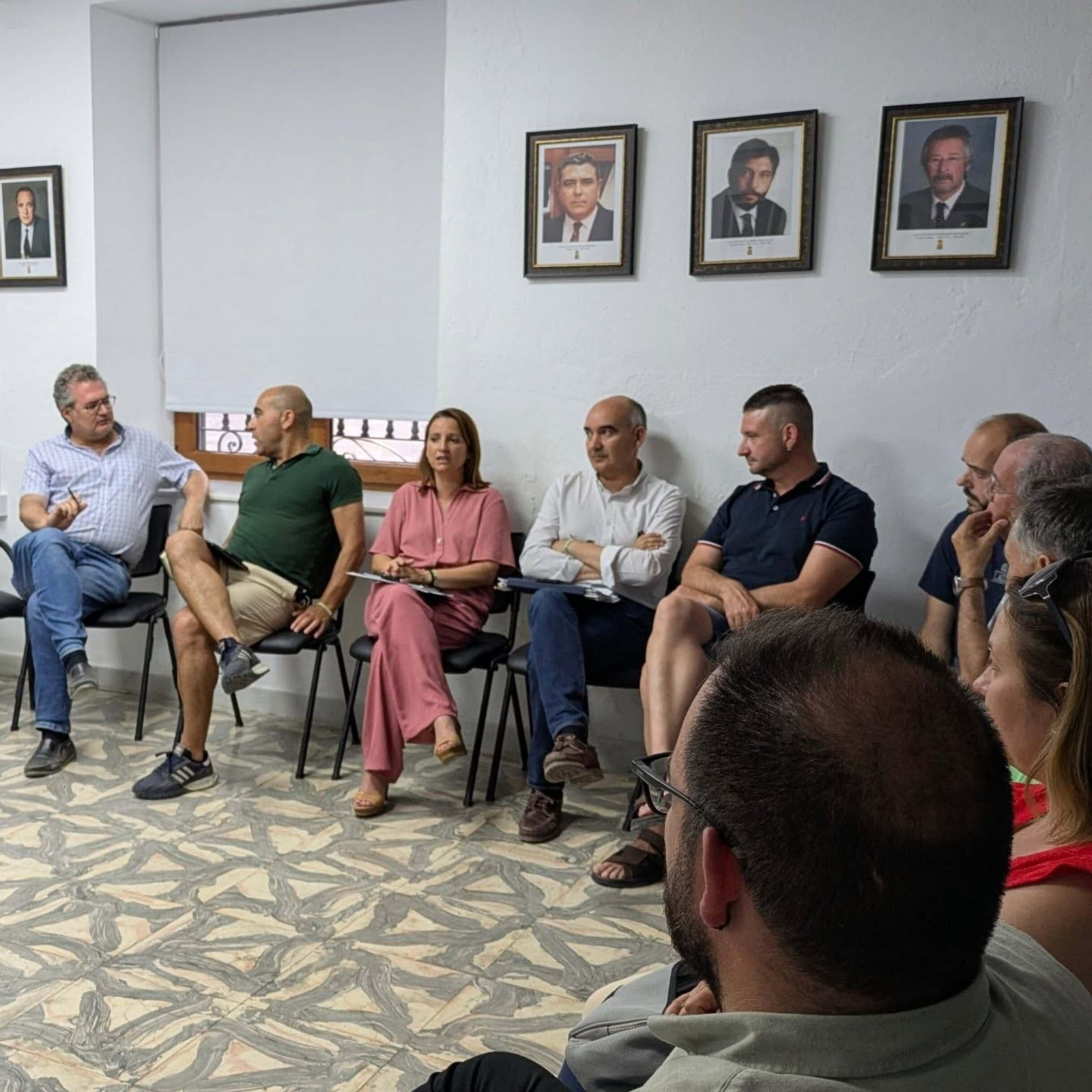 La alcaldesa se ha reunido con representantes del sector urbanístico en Albox para crear un PGOU consensuado La alcaldesa se ha reunido con representantes del sector urbanístico en Albox para crear un PGOU consensuado